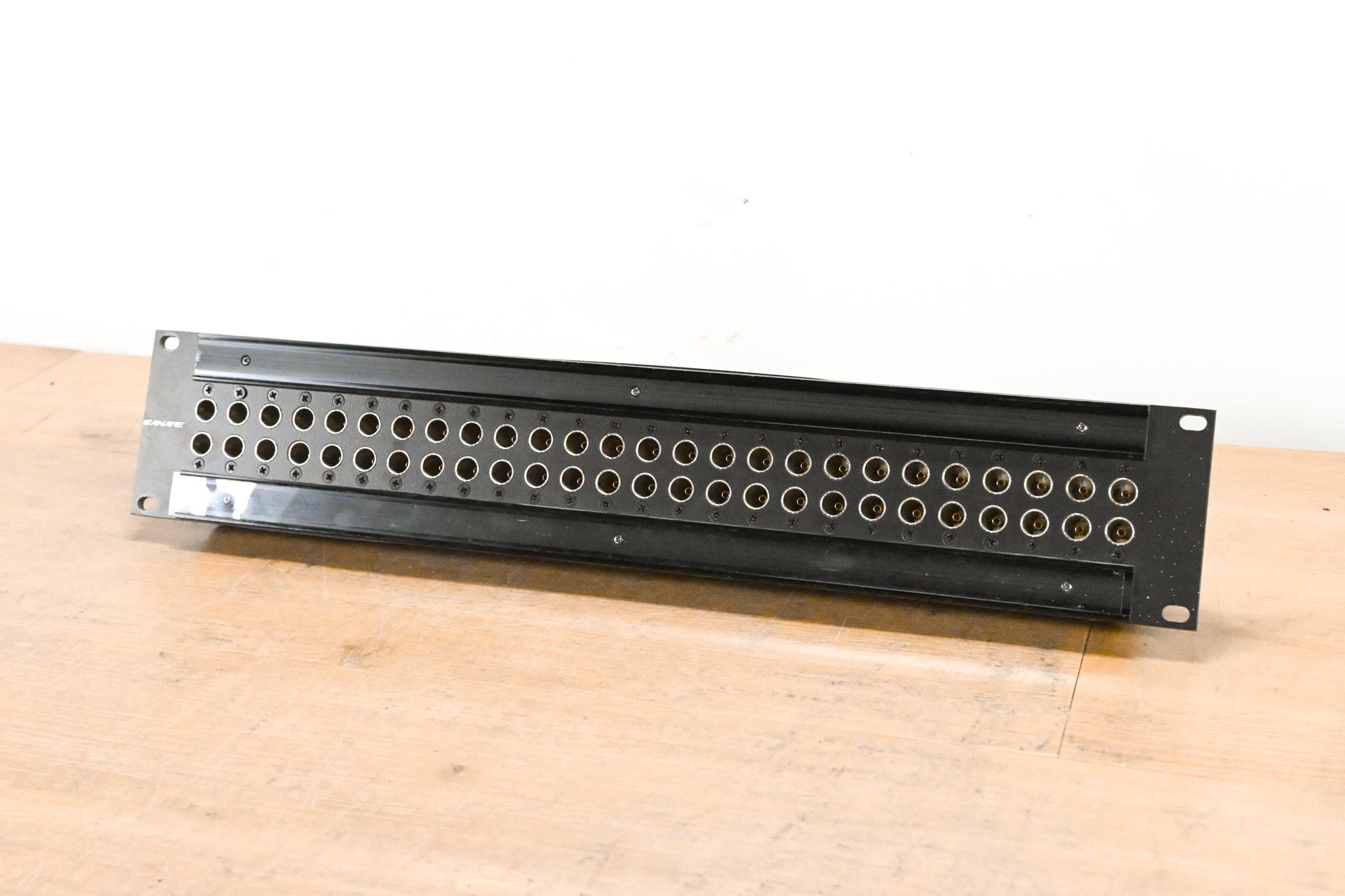 Canare 26DV-2U Digital Video Patchbay w/ DVJA-S 75Ω Modules