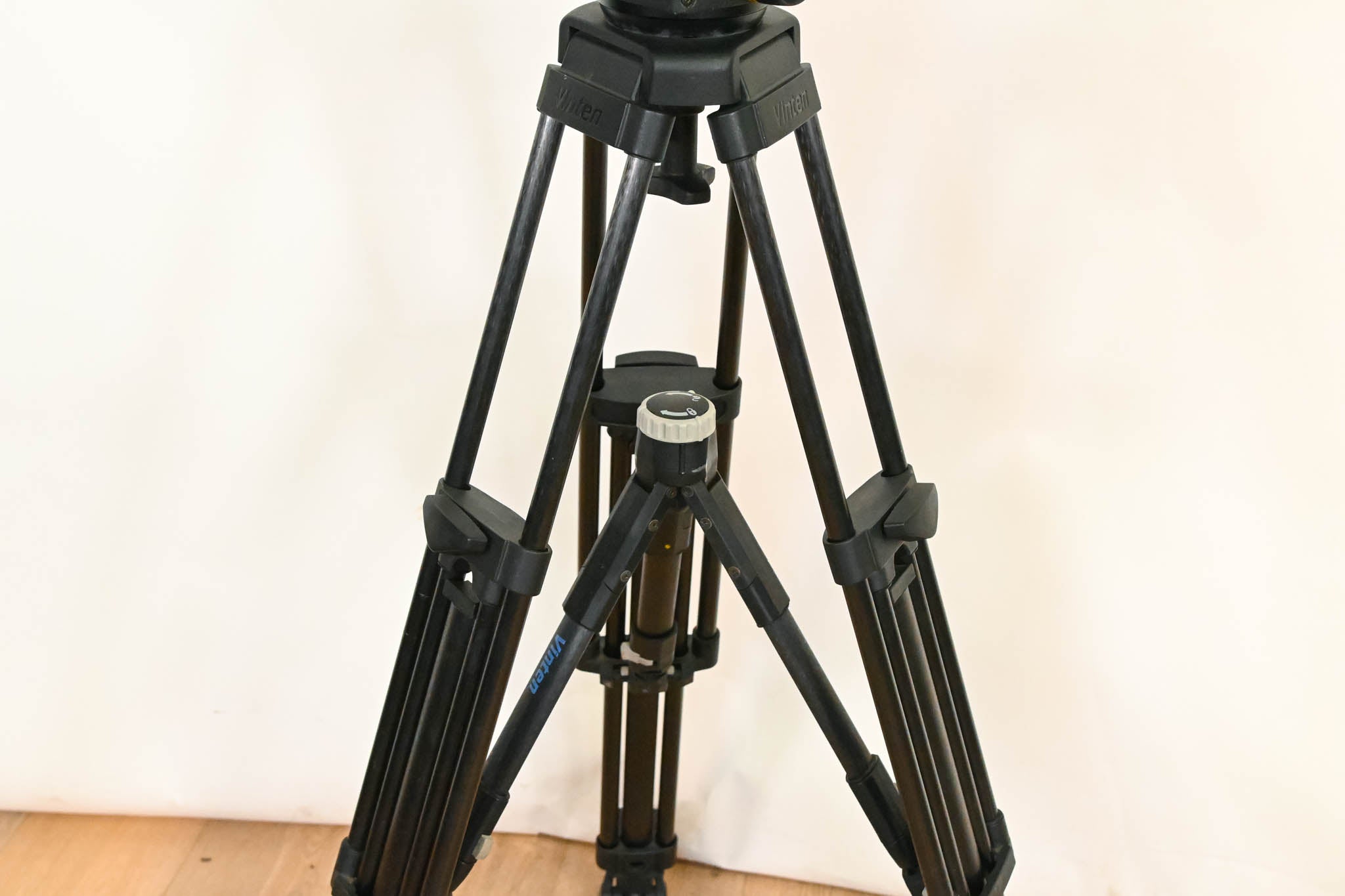 Vinten Vision 100 Fluid Head with Aluminum Tripod