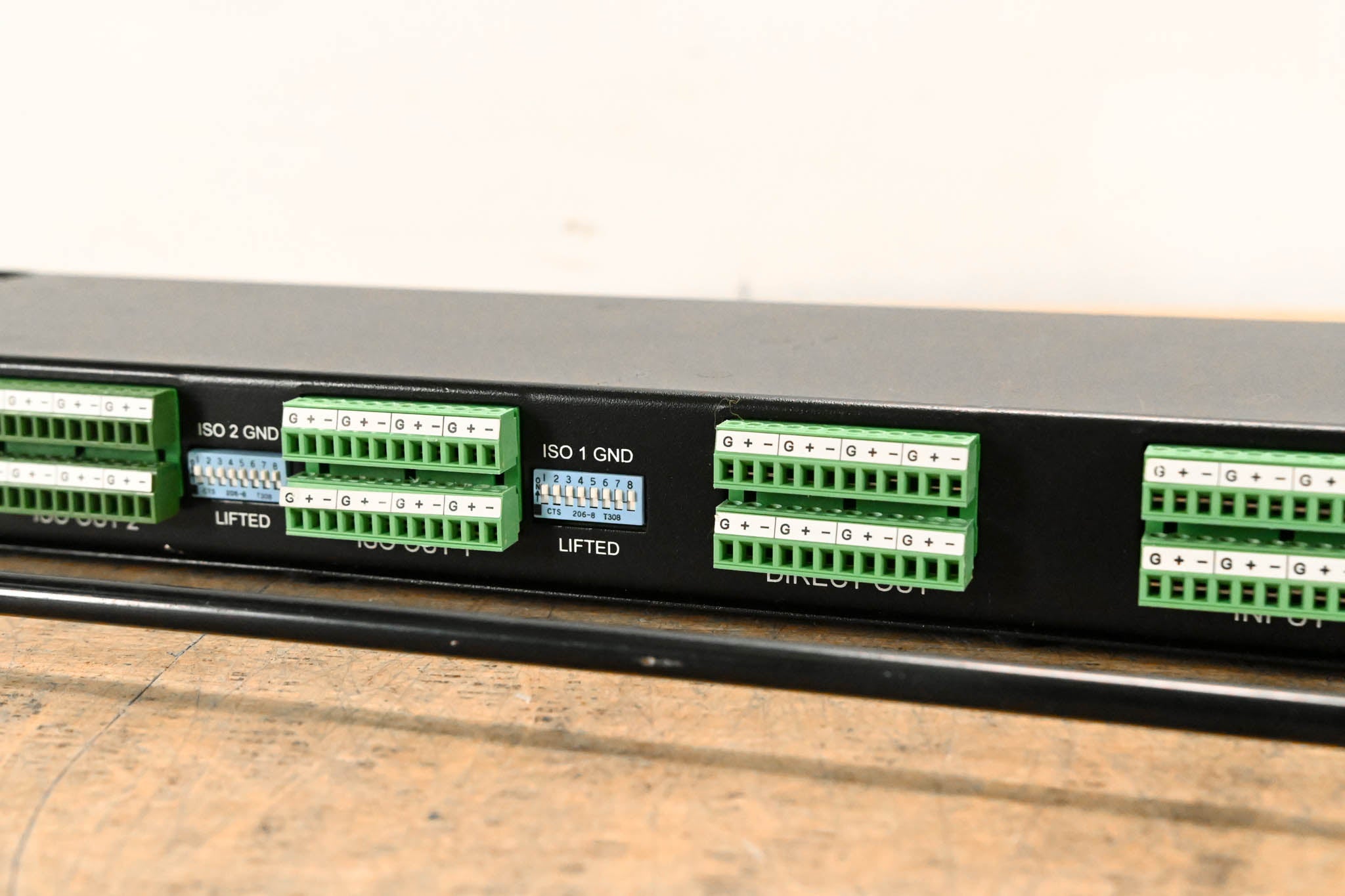 Whirlwind SPC83 8-Channel Mic Splitter w/ 1 Direct & 2 Isolated Outputs