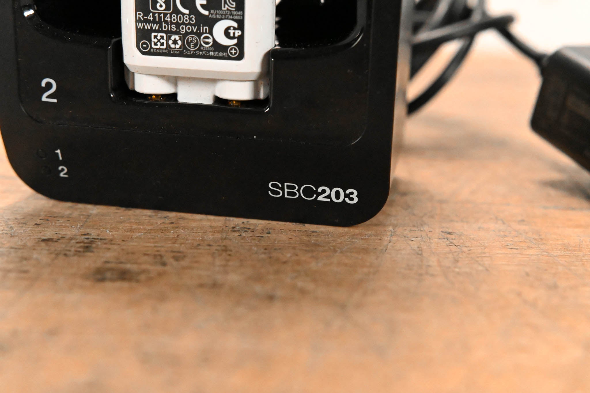Shure SBC203 Dual-Docking Recharging Station with two SB903 Batteries