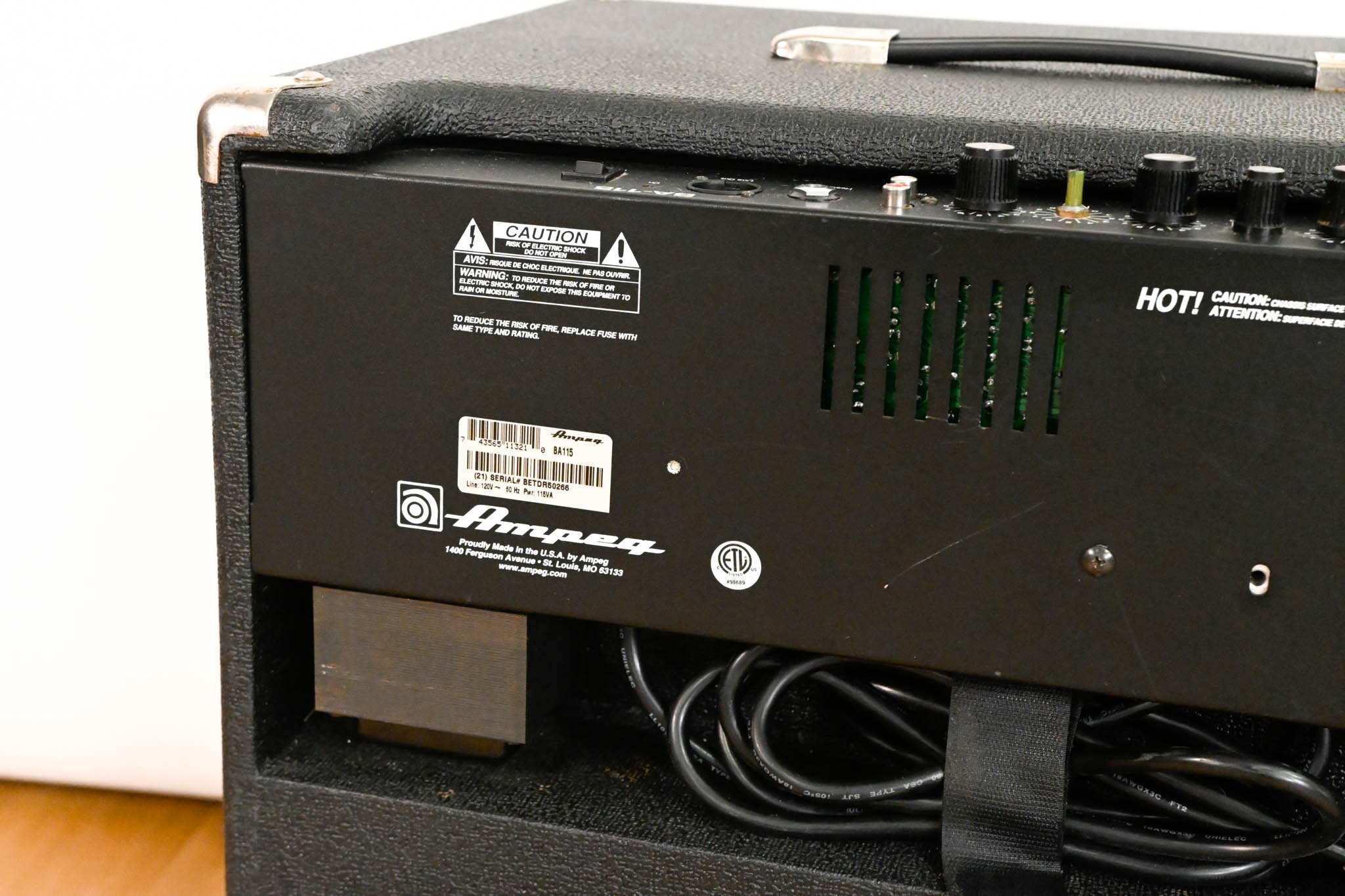 Ampeg BA-115 1x15" 100W Bass Combo Amplifier