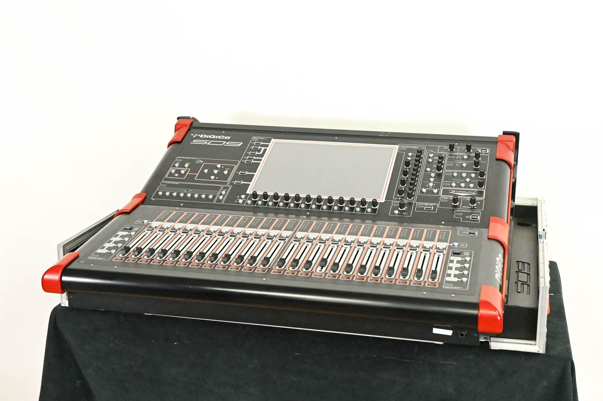 DiGiCo SD9 Digital Mixing Console with Road Case