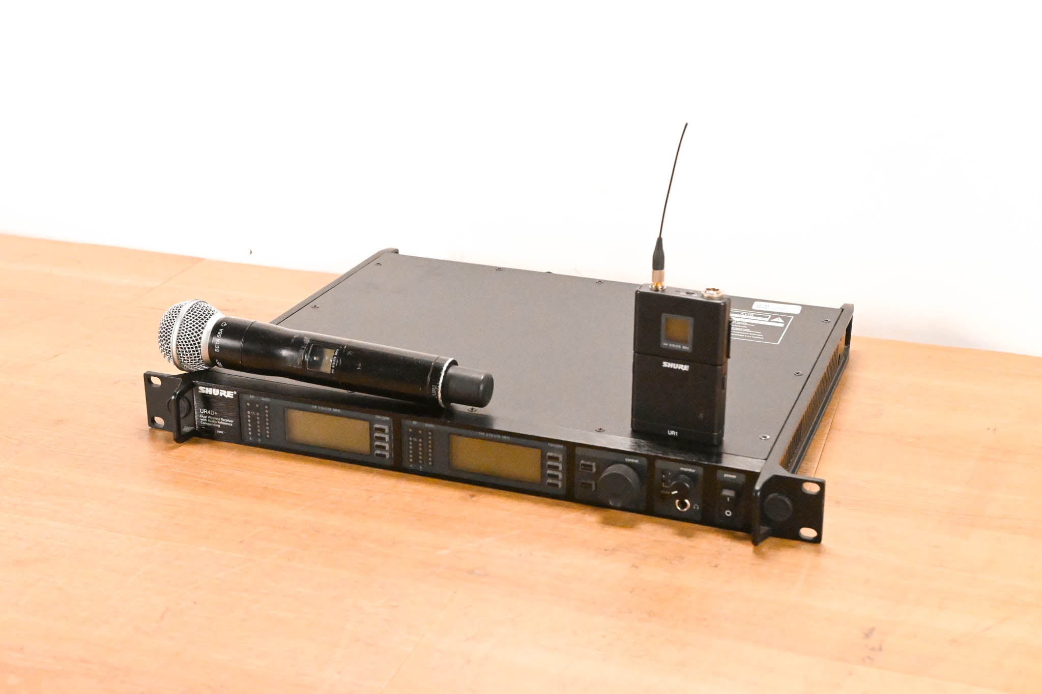 Shure UR4D+ Wireless Receiver w/UR1 Bodypack & UR2/BETA58A Mic - H4 Band