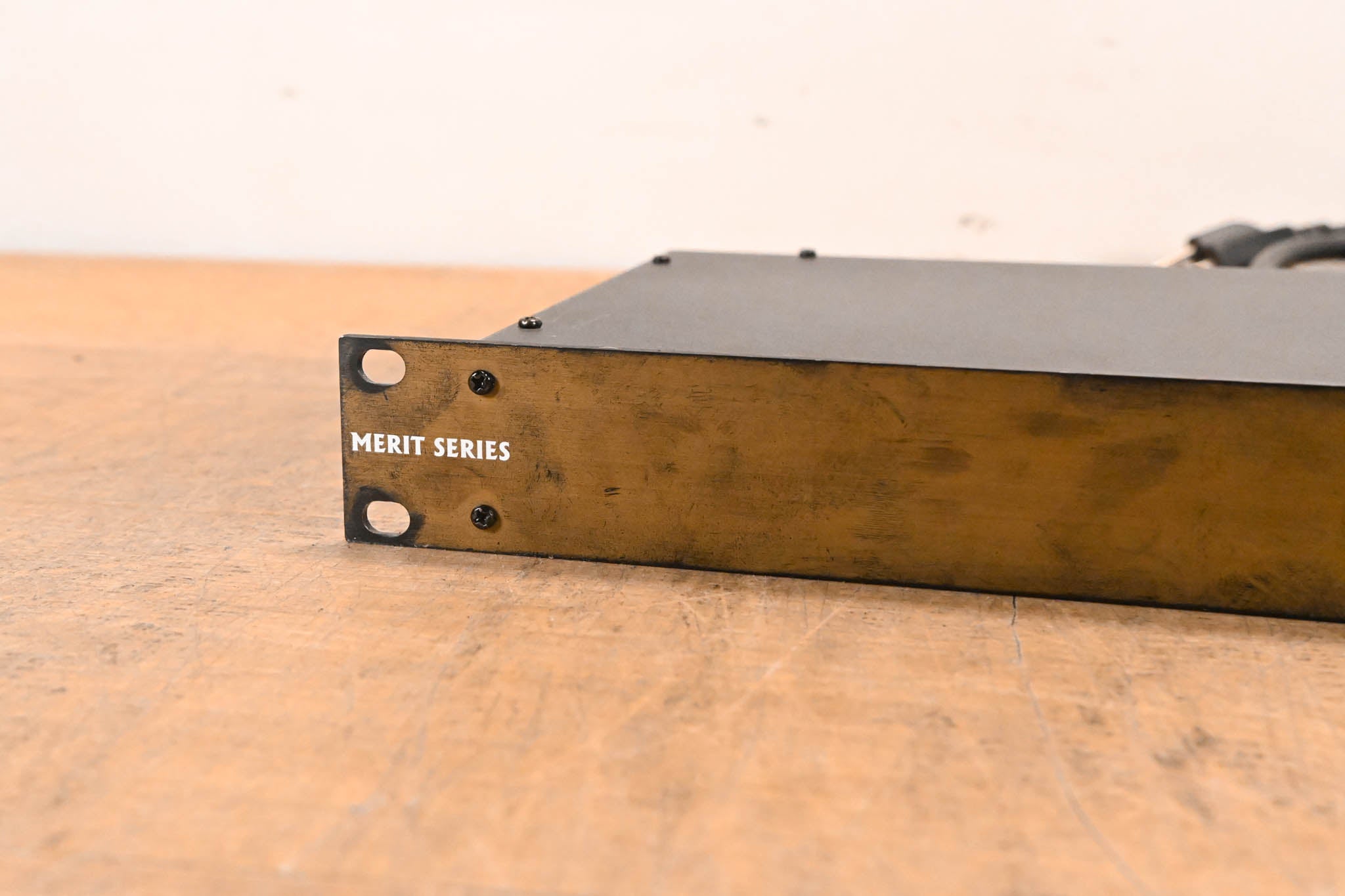 Furman M-8 8-Outlet Power Conditioner