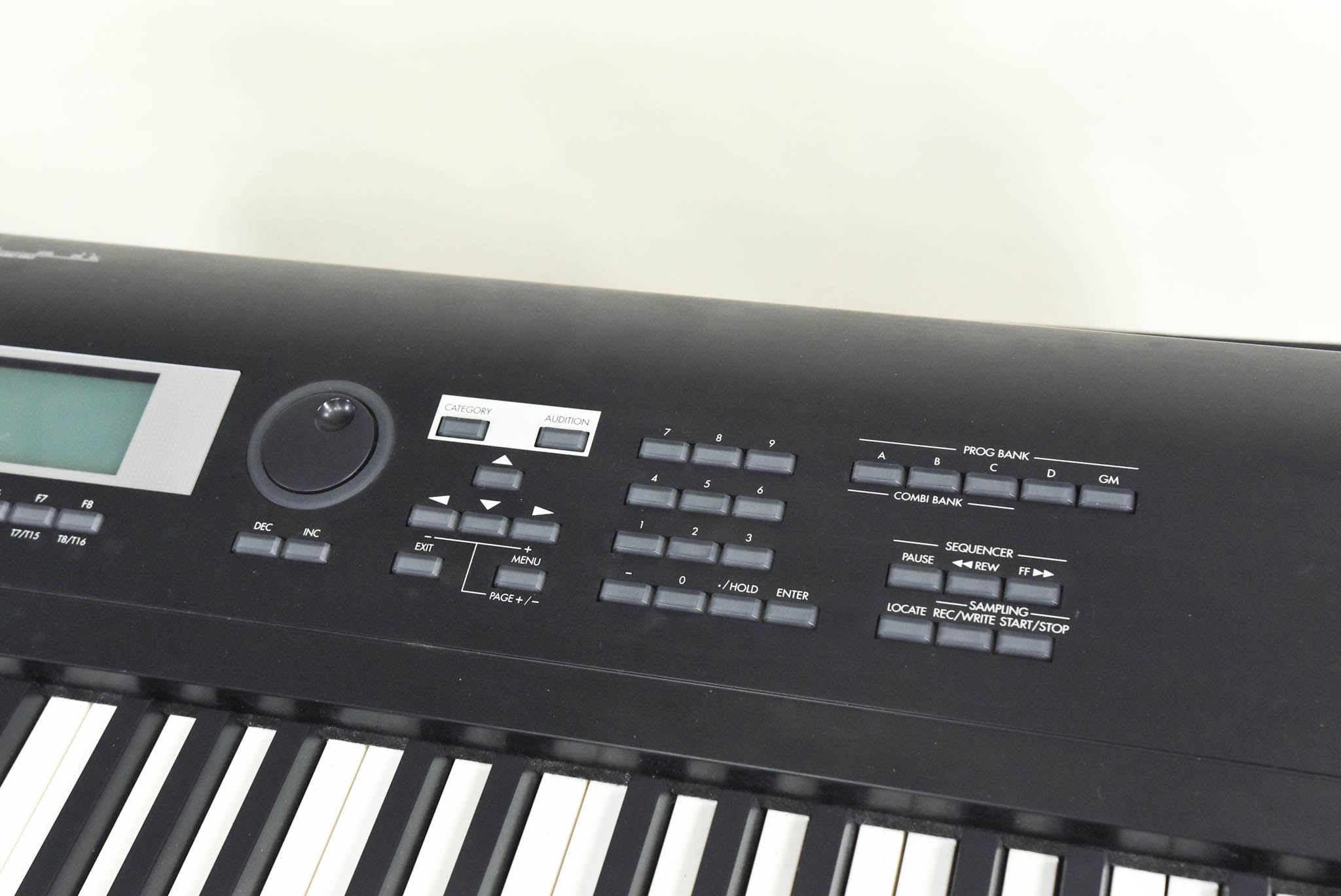 KORG store TR 88 Music Workstation mit gewichteter Klaviatur