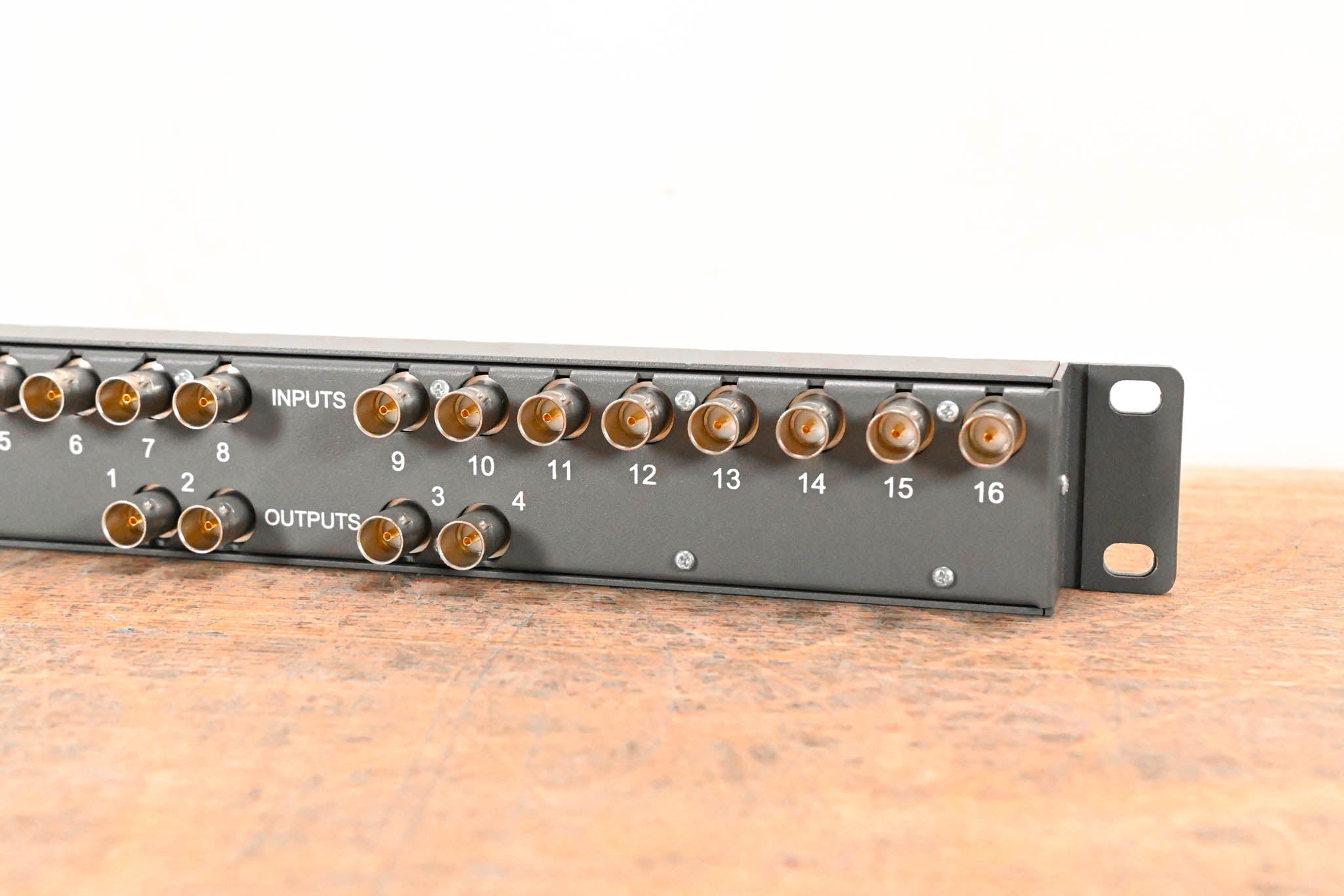 uca(*´-`) AJA KUMO 1604 16x4 Compact 3G-SDI Router (NO POWER SUPPLY) CG01JCC