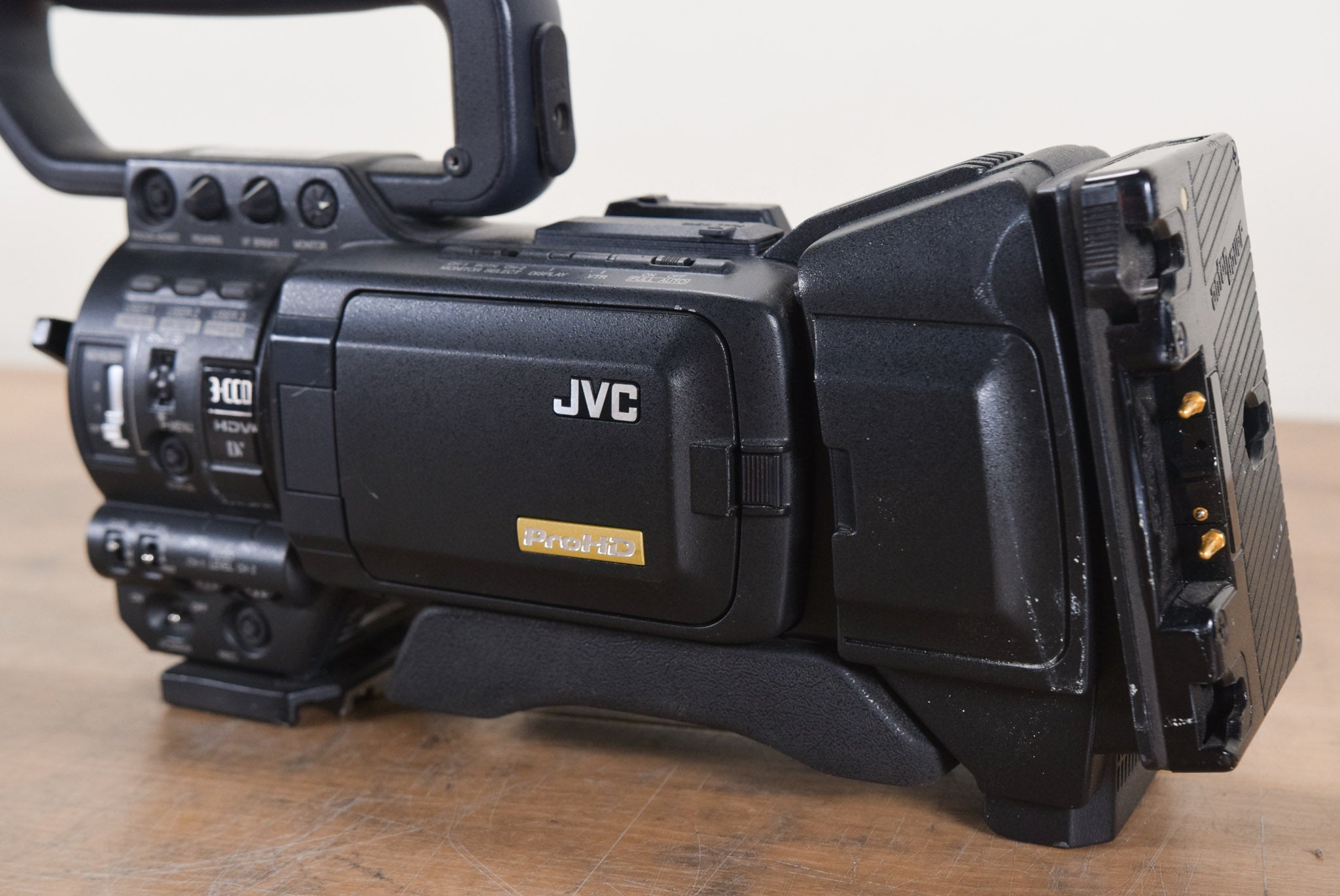 JVC GY-HD250CHU 1/3" 3-CCD Professional HDV Camcorder