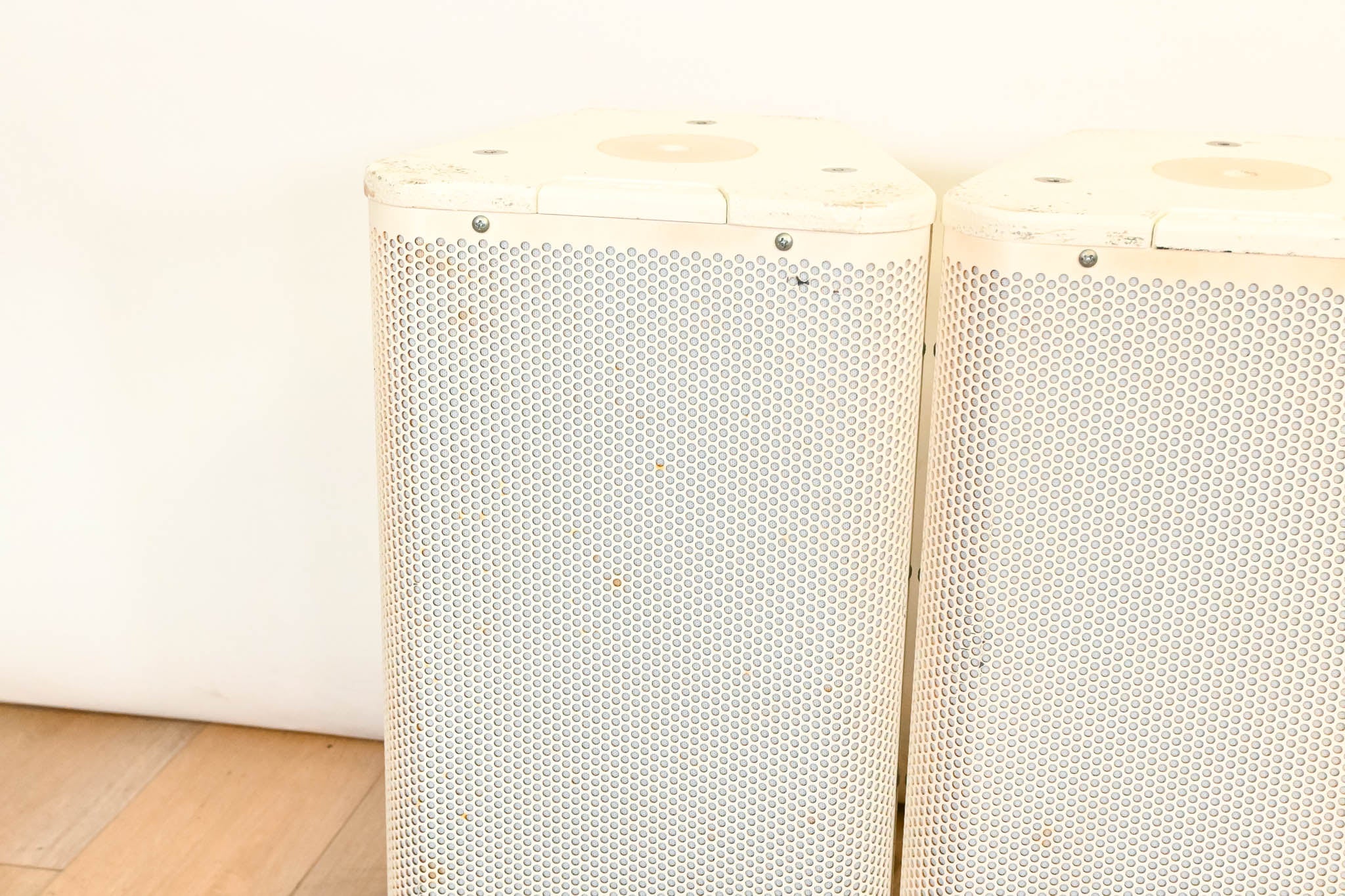 QSC AP-5102 2-Way Acoustic Performance Loudspeaker - White  (PAIR)