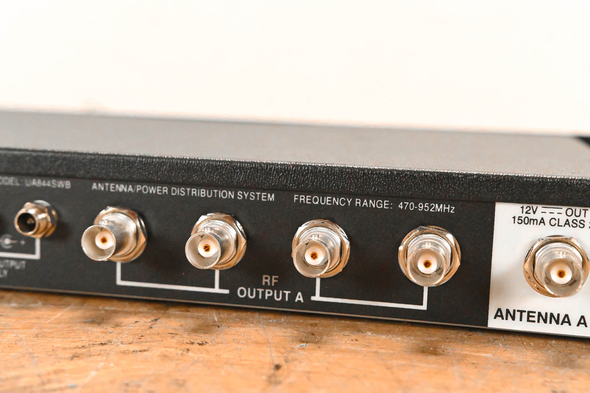 Shure UA844SWB Antenna Distribution System - 470-952 MHz NO POWER SUPPLY