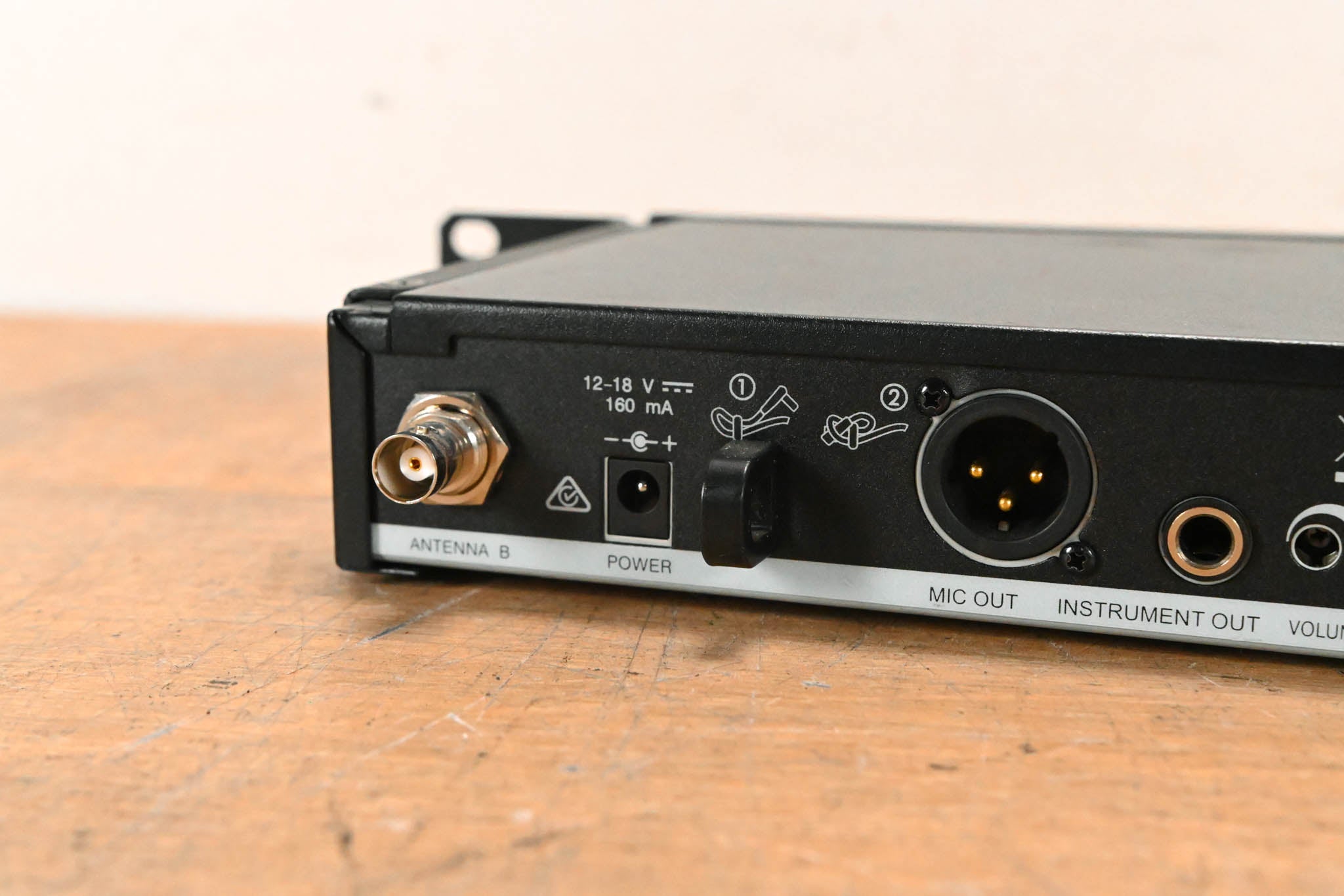 Shure SLX4 Wireless Receiver - H5 Band: 518-542 MHz (NO POWER SUPPLY)