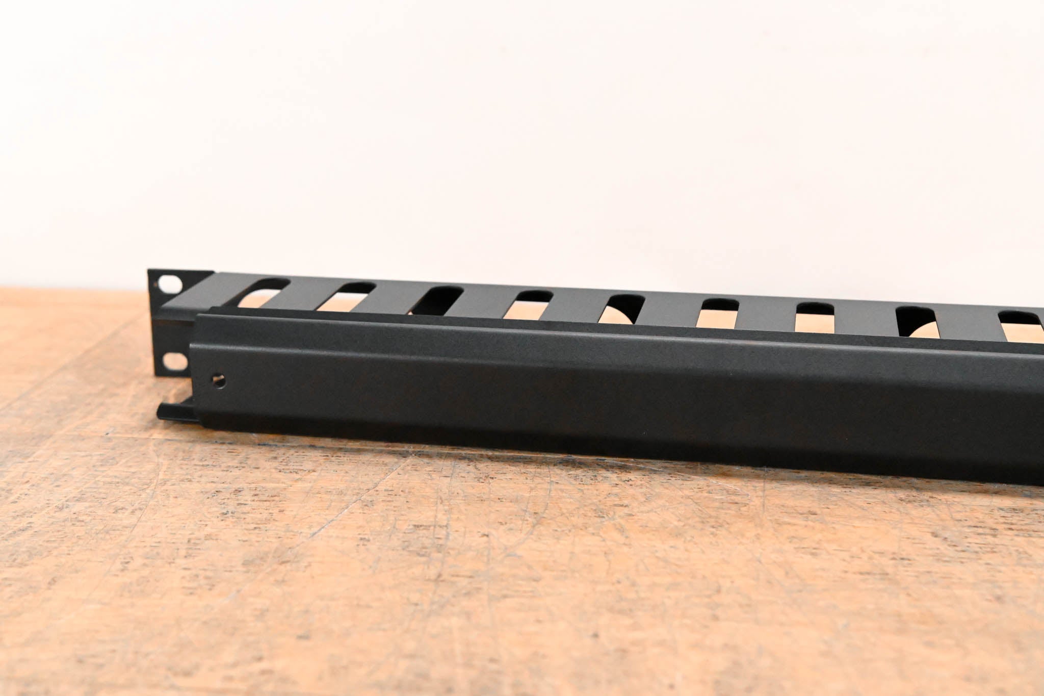 Gator Rackworks GRW-PNLCBLMNG1 1U Cable Management with Cap
