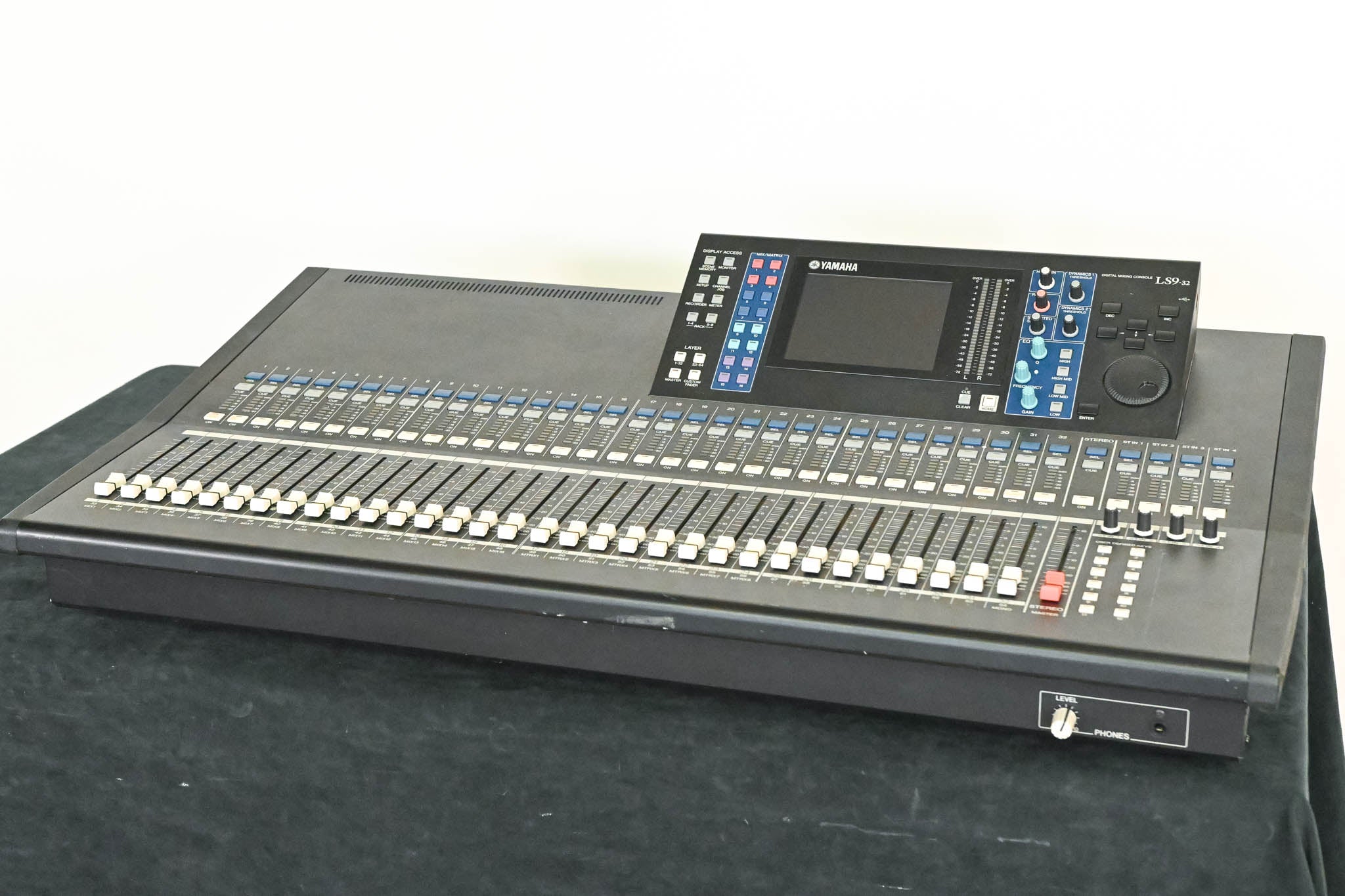 Yamaha LS9-32 32-Input Digital Mixing Console