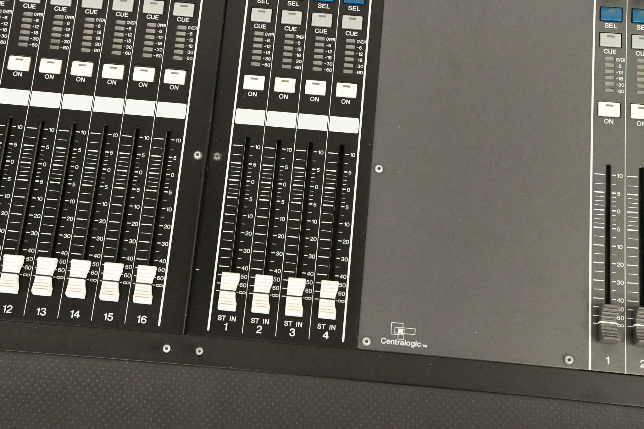 Yamaha M7CL-48 48-Channel Digital Audio Mixing Console with Road Case