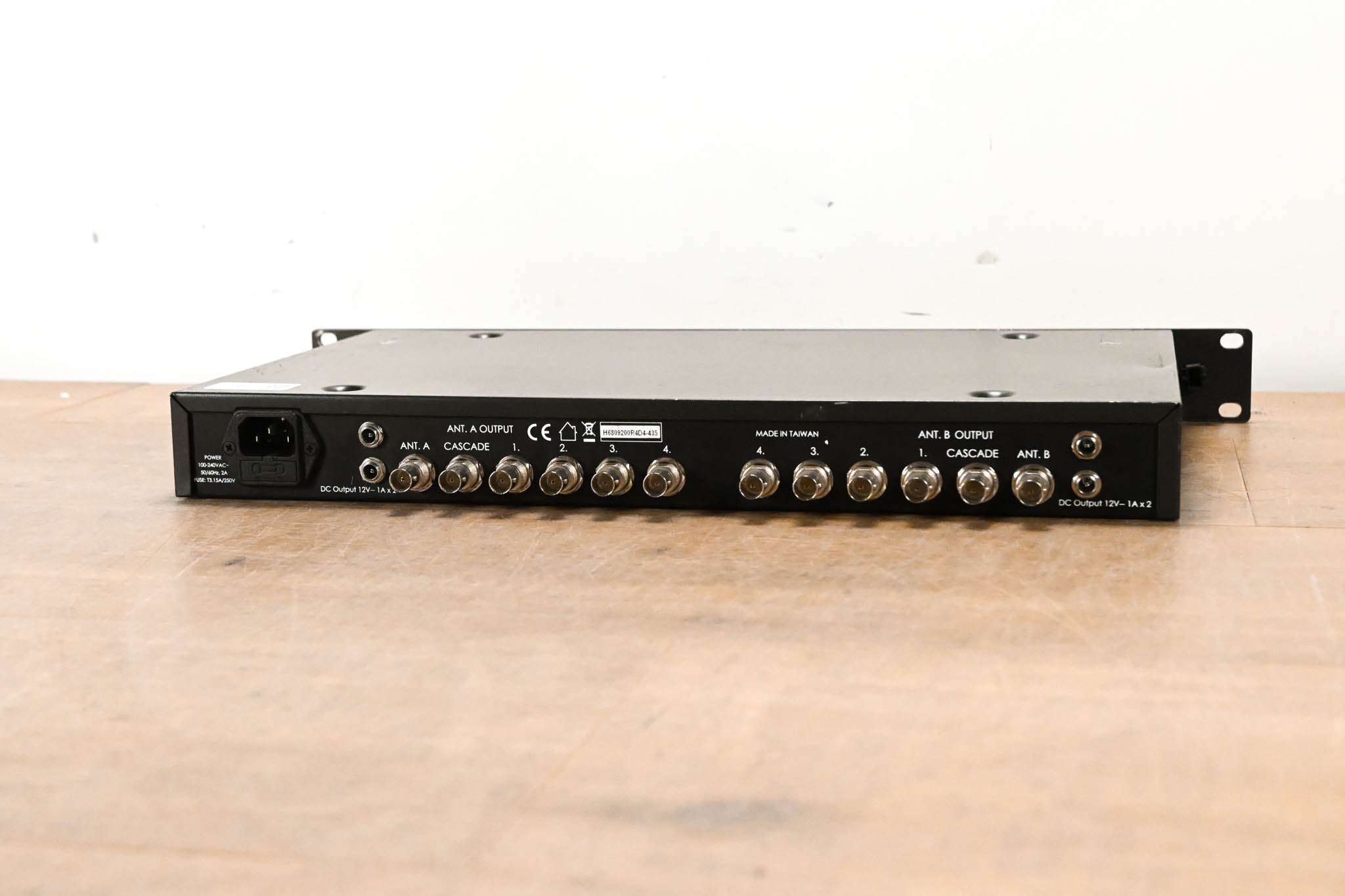 RF Venue DISTRO4 UHF Antenna Distribution System