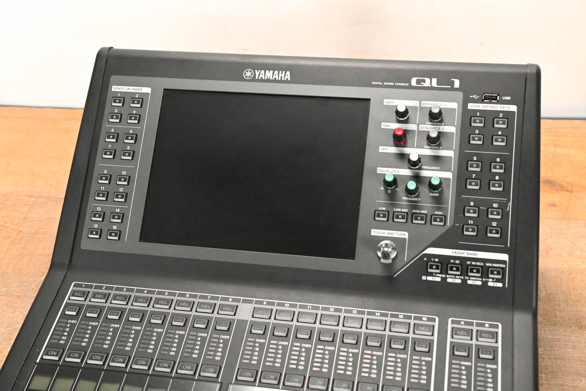 Yamaha QL1 16-Input / 8-Output Digital Mixing Console