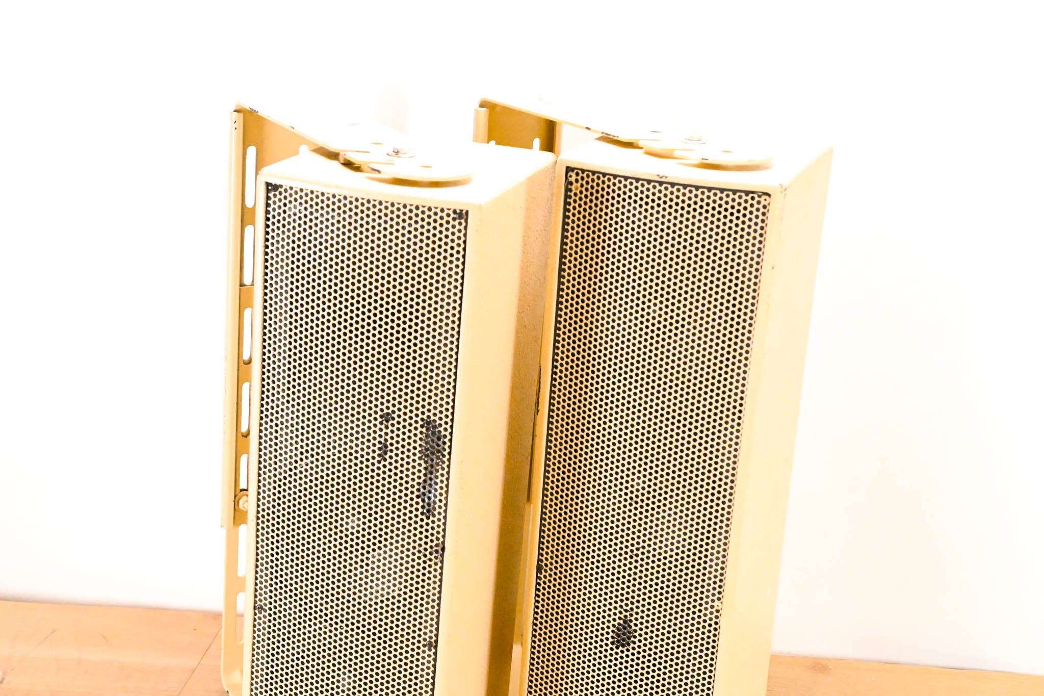EAW UB52 Two-Way Full-Range Loudspeaker (PAIR)