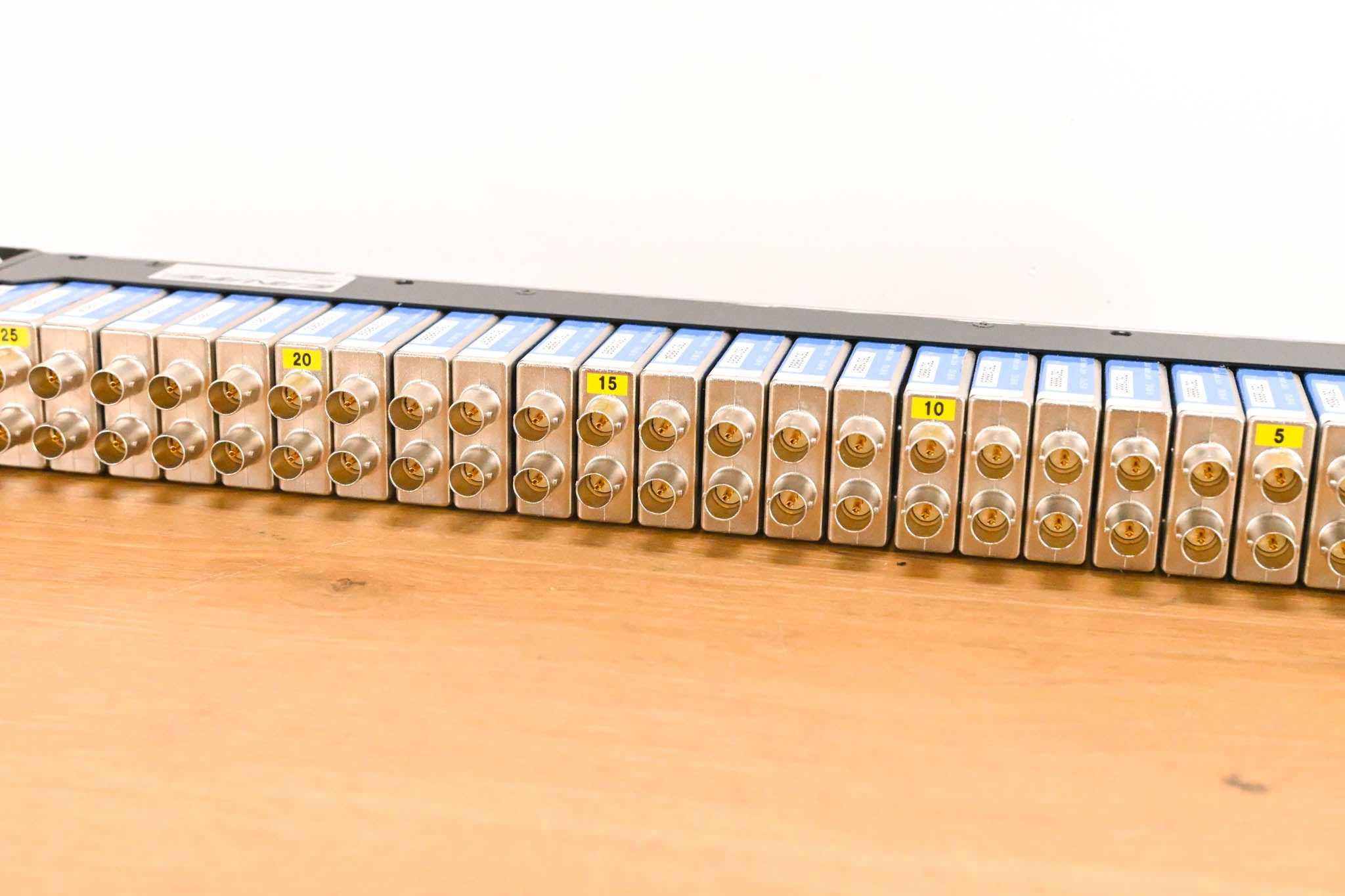 Canare 26DV 1U Video Patch Bay w/ DVJB-W 75Ω 3G/SDI Modules