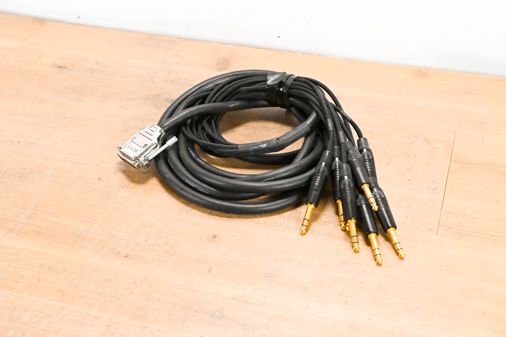 Mogami 2932 DB25 Male to (8) 1/4" TRS Male Breakout Cable - 15'
