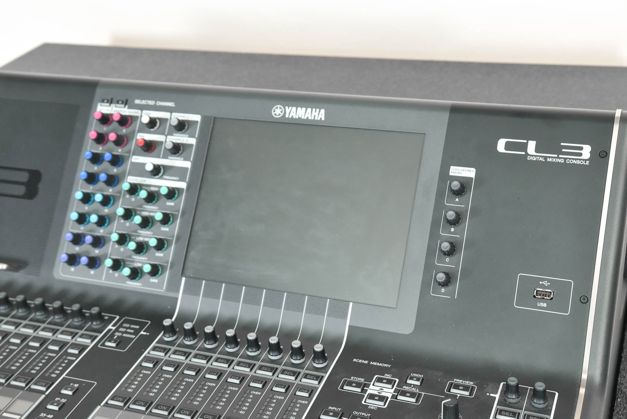 Yamaha CL3 64-Channel Digital Audio Console with Case