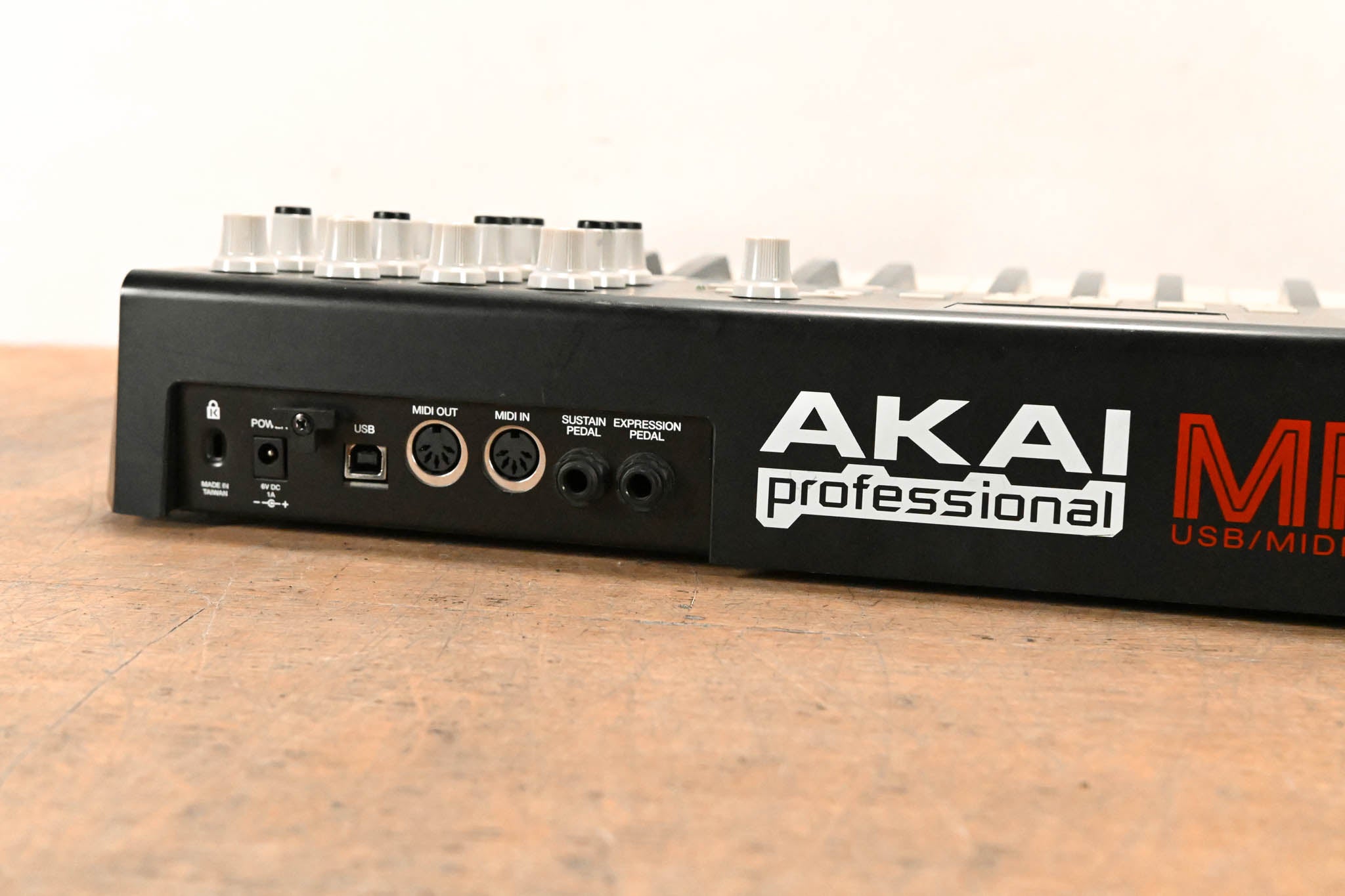 Akai MPK25 25-Key USB MIDI Keyboard Controller (NO POWER SUPPLY)