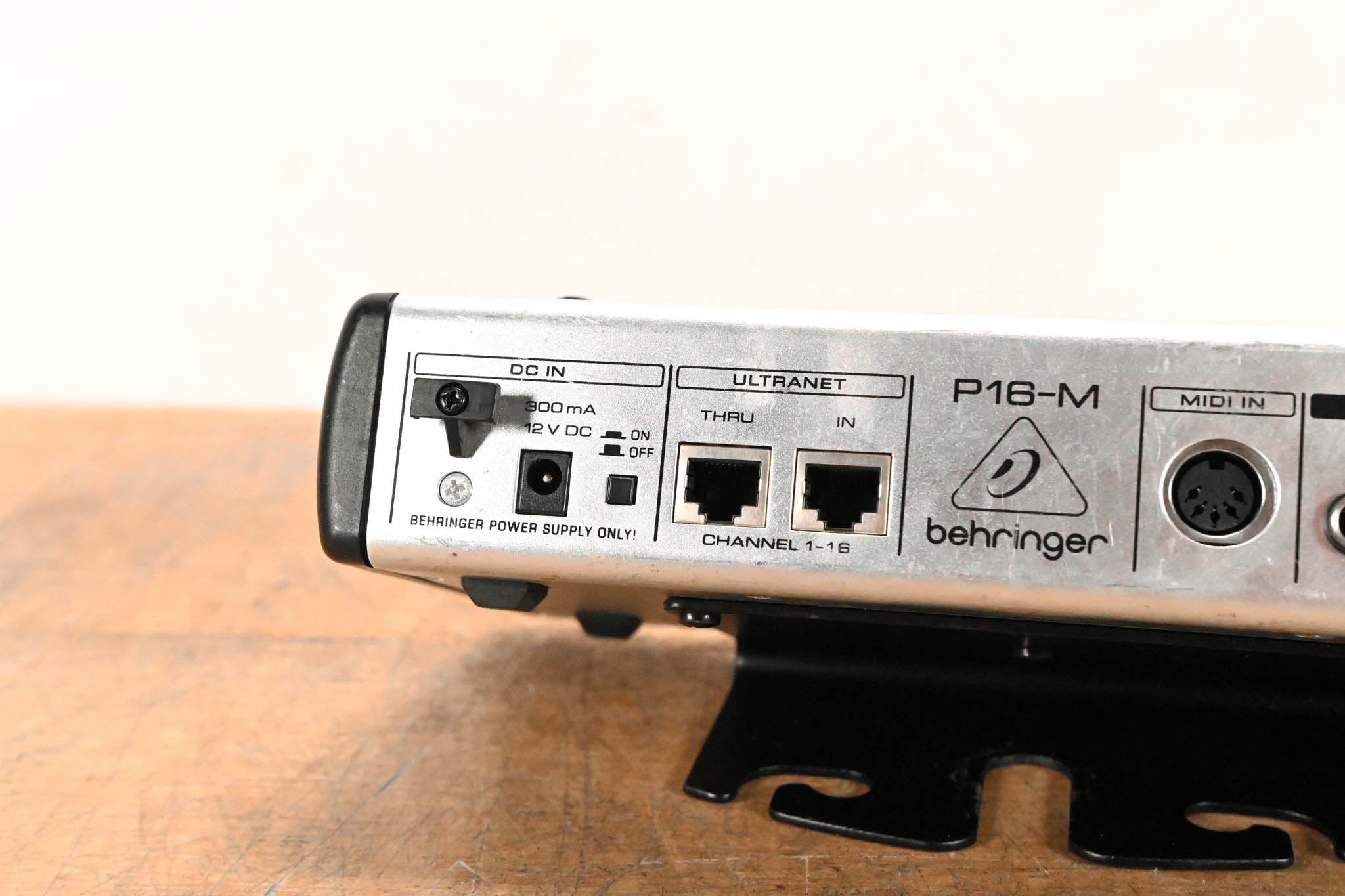 Behringer Powerplay P16-M 16-Channel Digital Personal Mixer