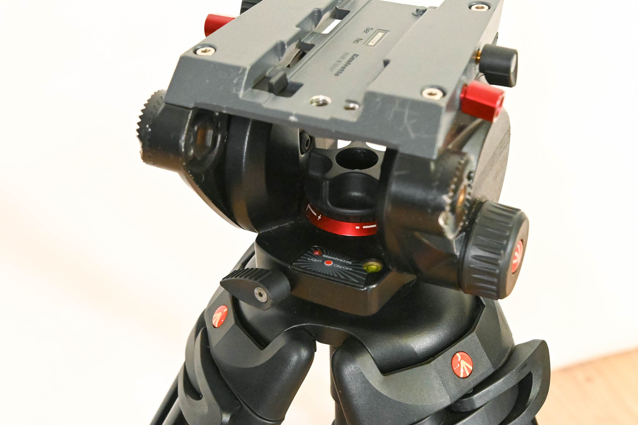 Manfrotto 504HD Fluid Video Head with 546GB 2-Stage Tripod