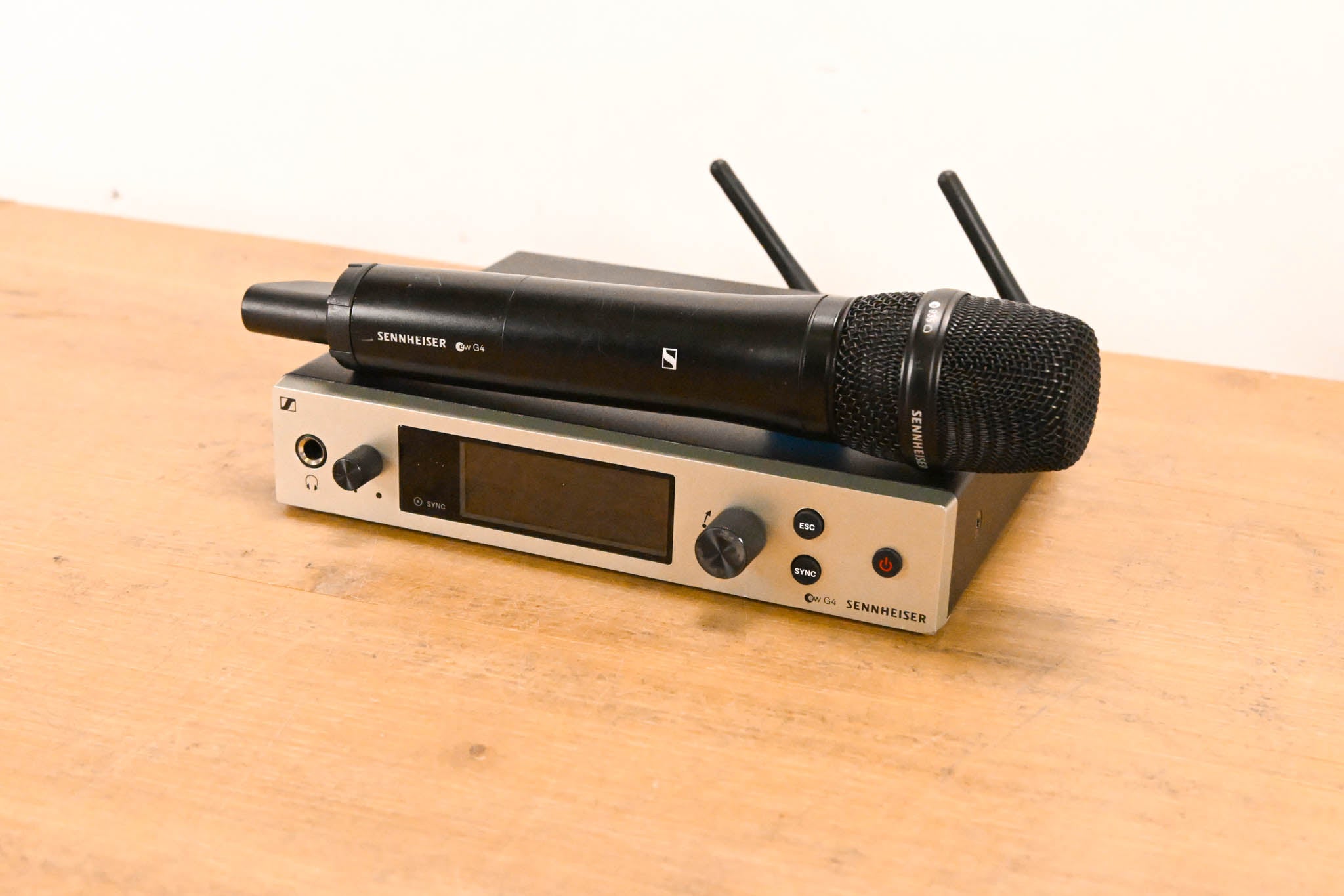 Sennheiser EW 500 G4-935 Handheld Microphone System - AW+ Band (NO PSU)