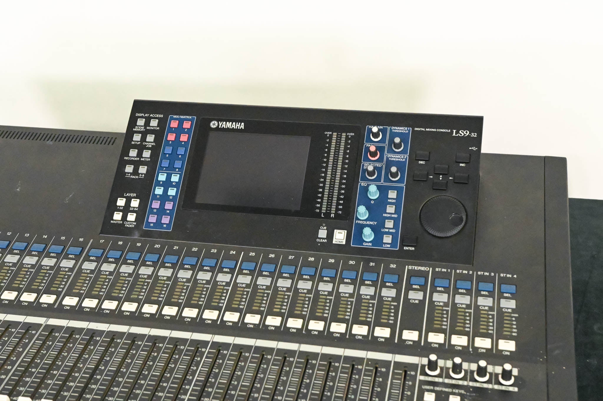 Yamaha LS9-32 32-Input Digital Mixing Console