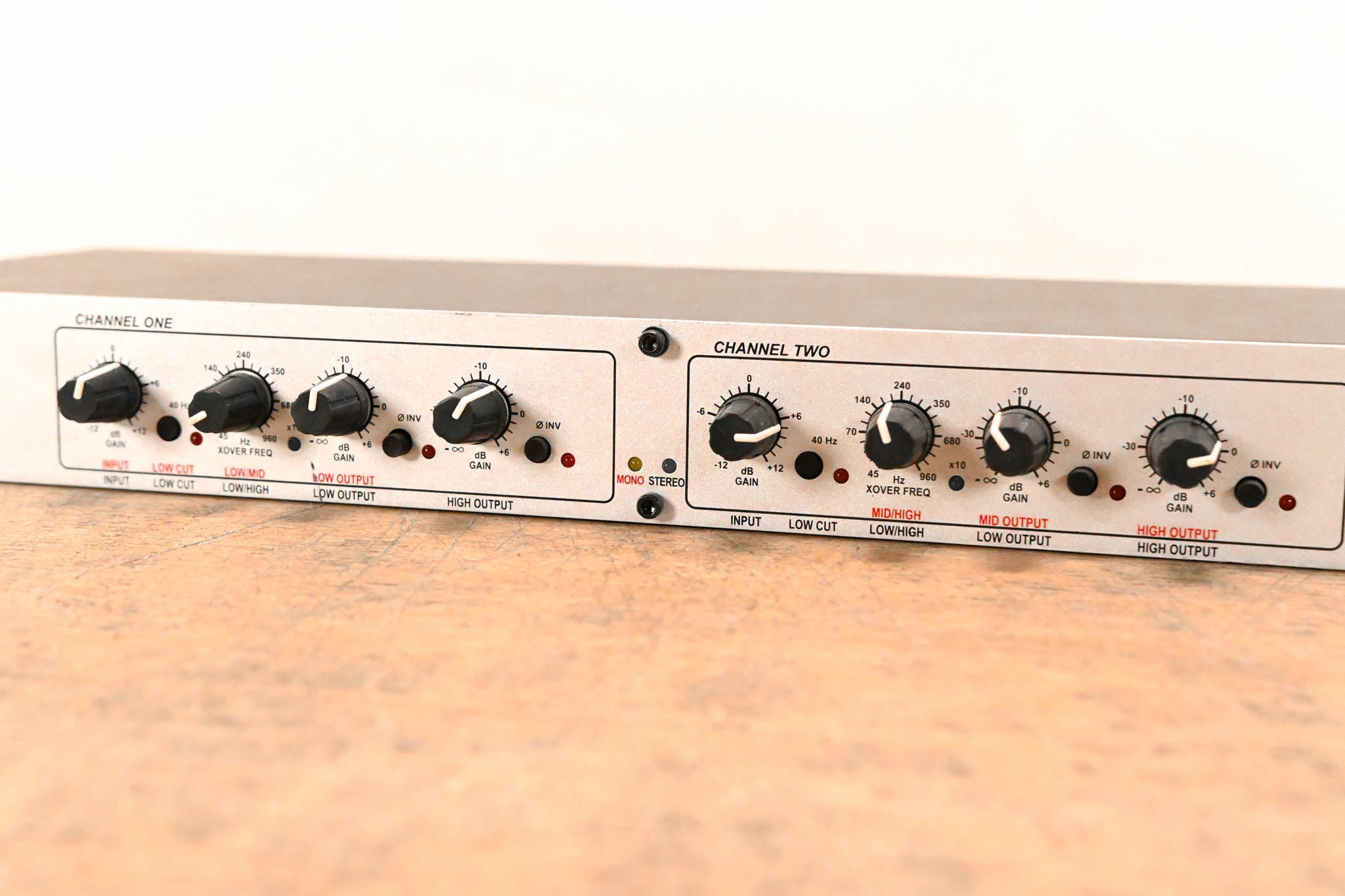 dbx 223xs Stereo 2-Way / Mono 3-Way Crossover