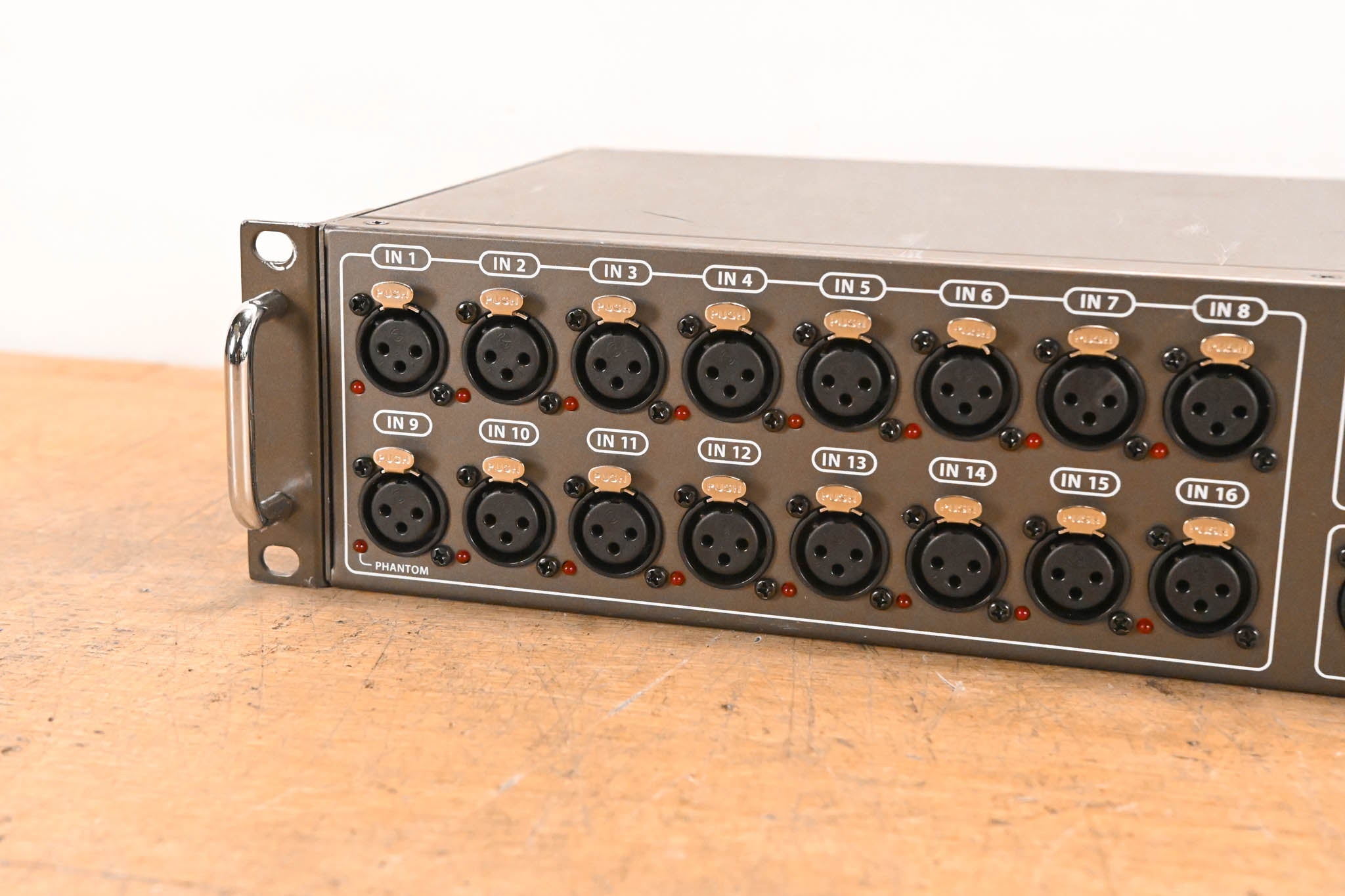 Behringer S16 16 x 8 Digital Stage Box