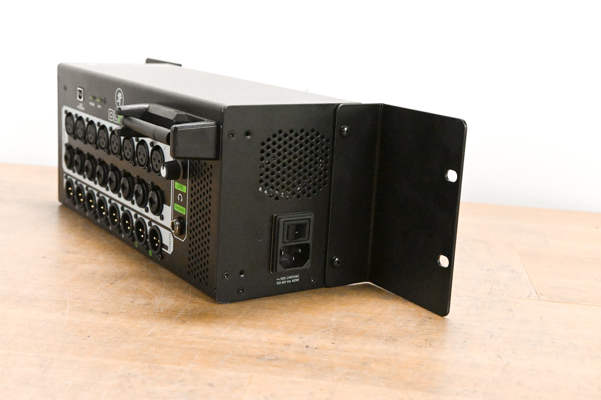 Mackie DL16S 16-Channel Rackmount Digital Mixer