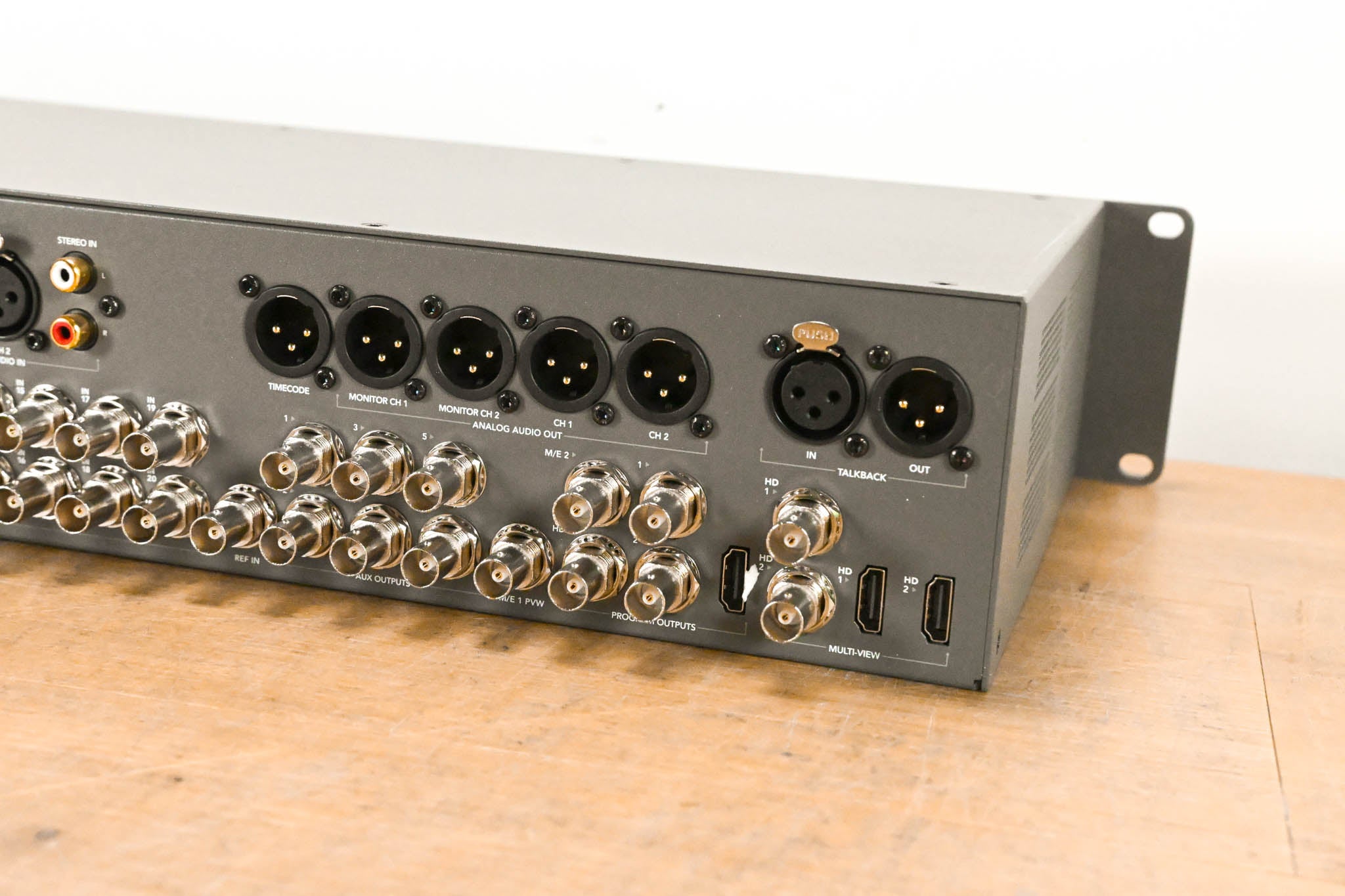 Blackmagic Design ATEM 2 M/E Production Studio 4K