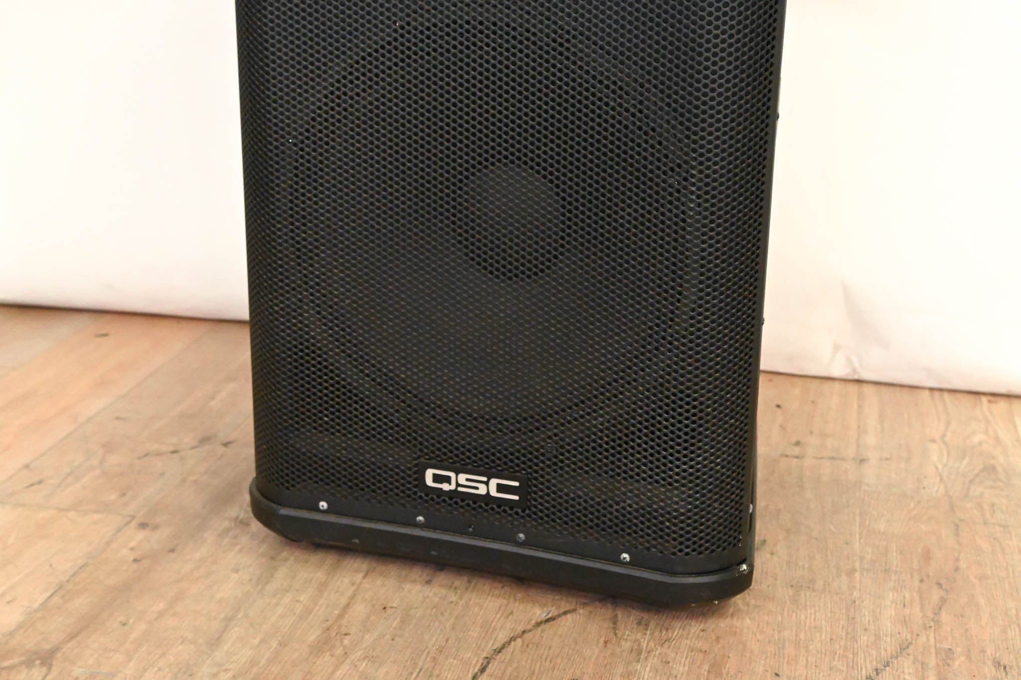 QSC HPR152F 15" 2-Way Powered Speaker