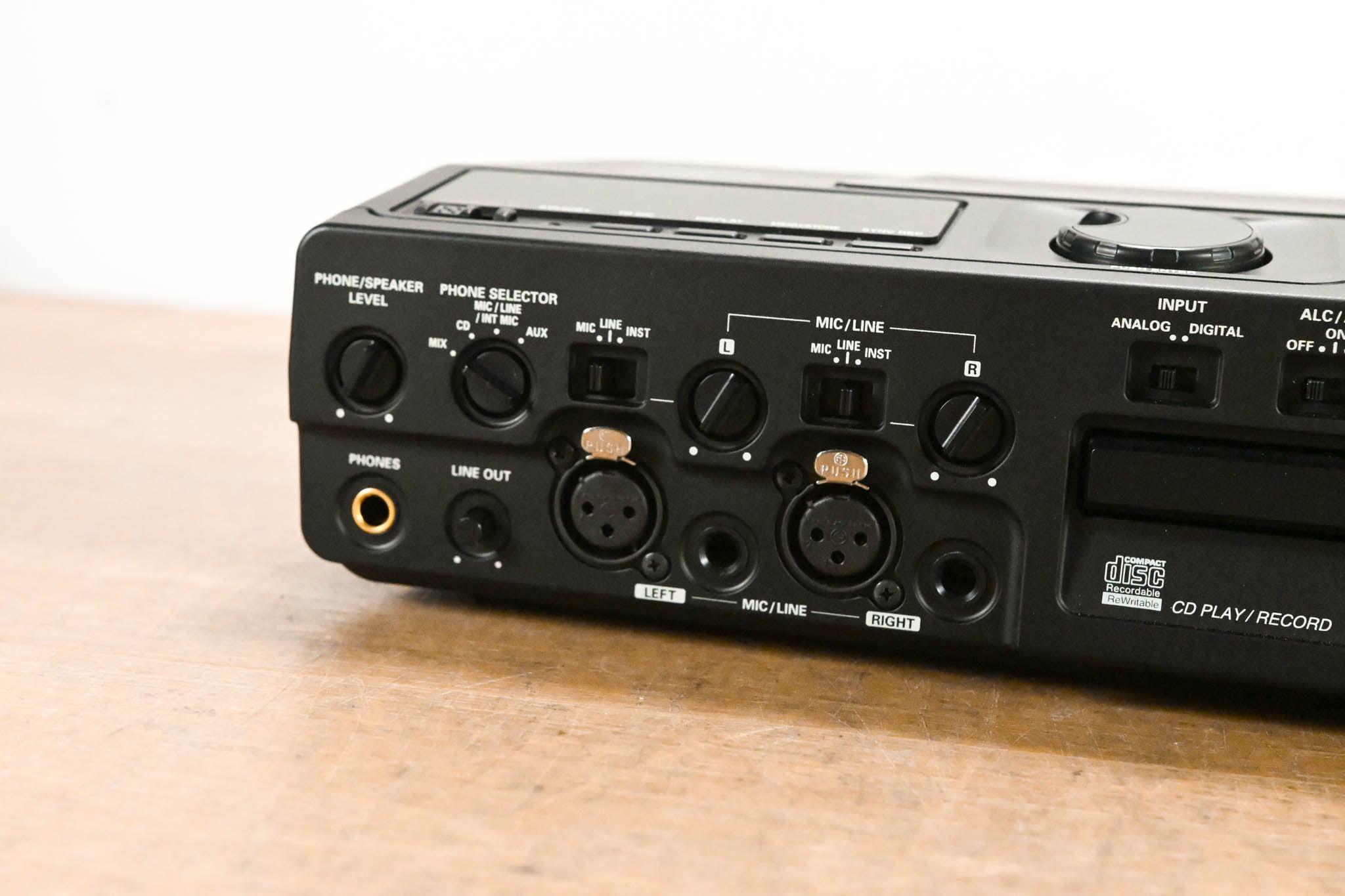 Superscope PSD330 Compact CD Player/Recorder with CA300 Carrying Case
