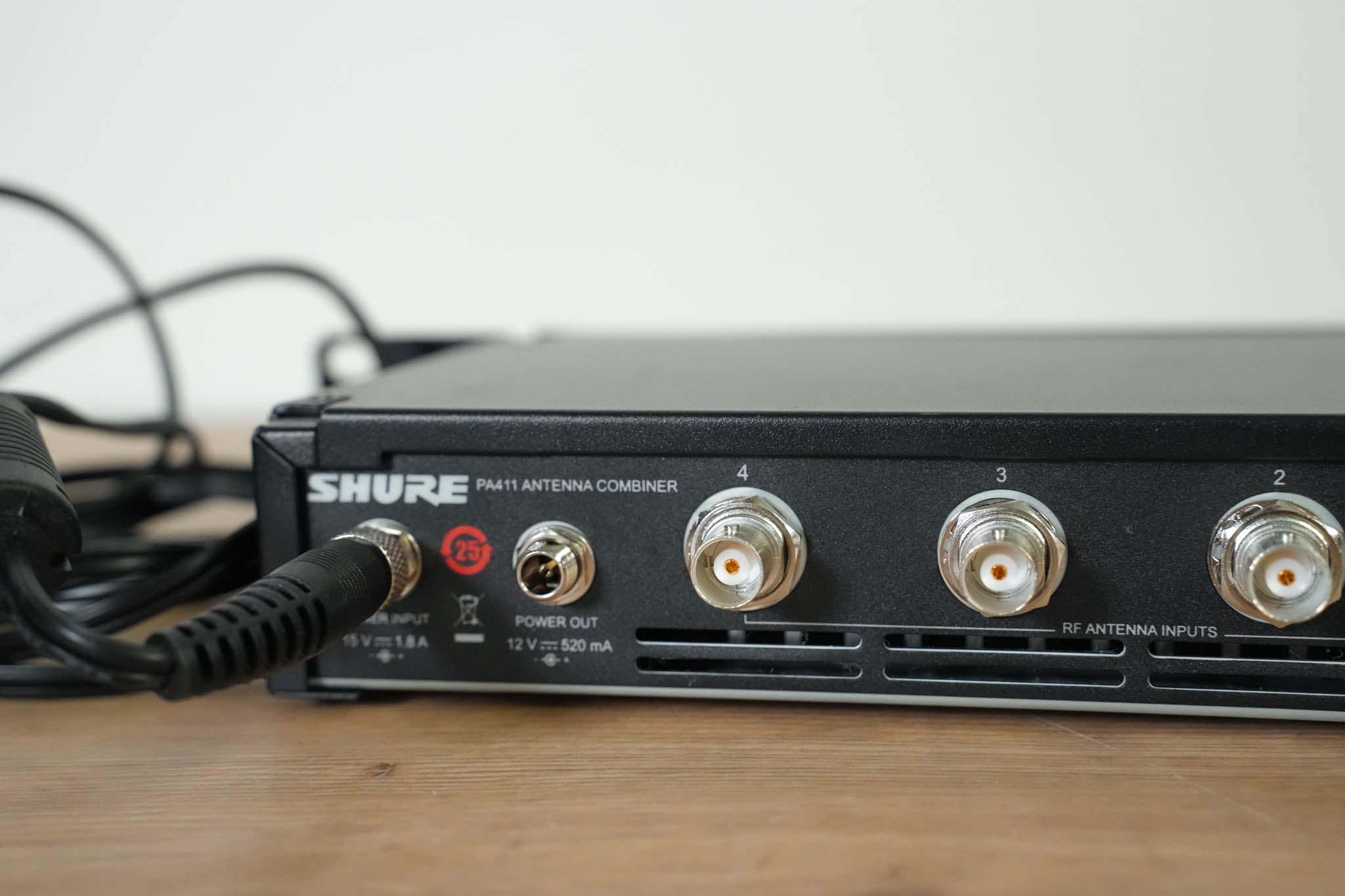 Shure PA411 Antenna Combiner for PSM 300 Series Wireless