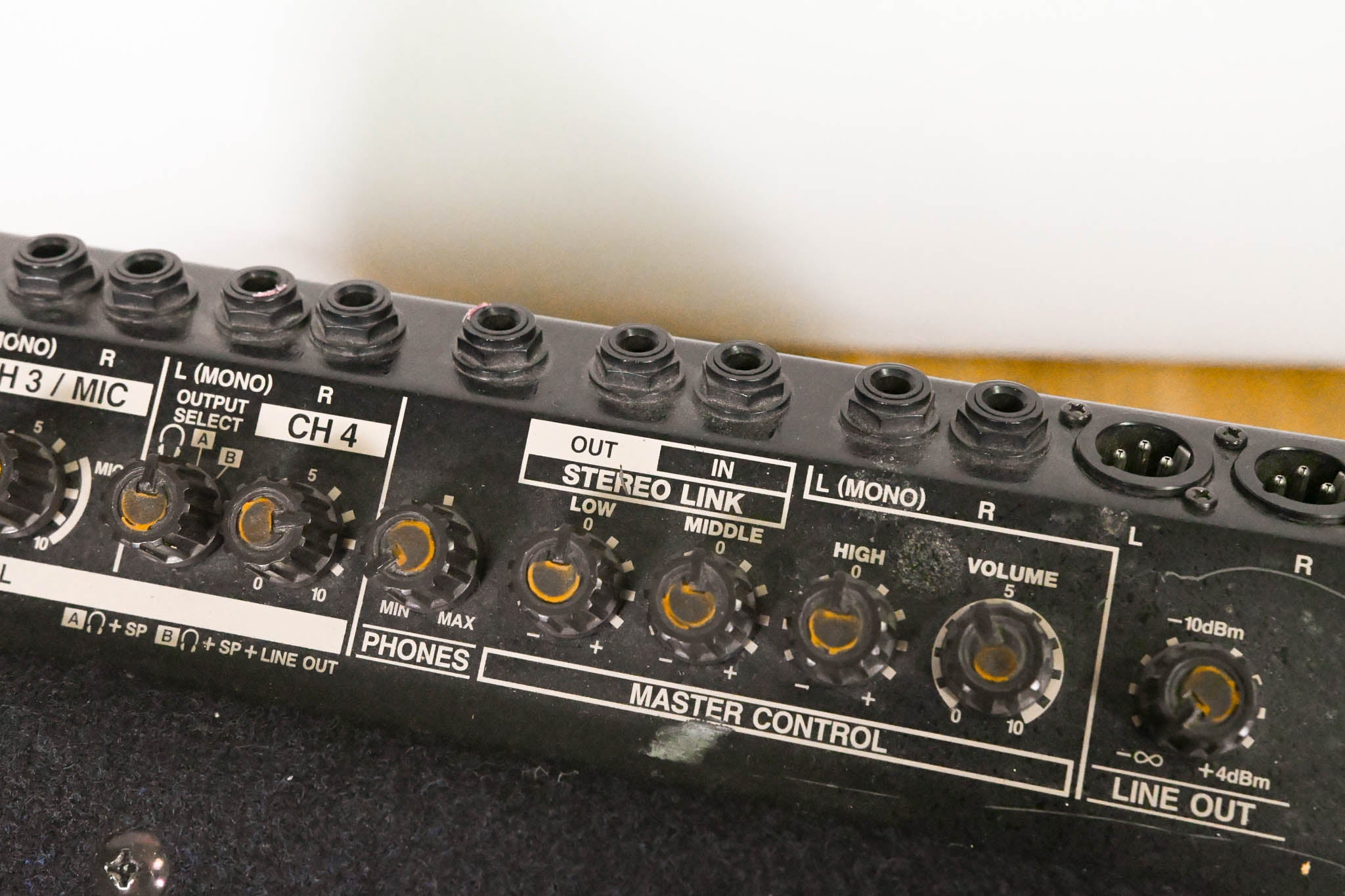 Roland KC-500 4-Channel 150W 1x15" Keyboard Combo Amplifier