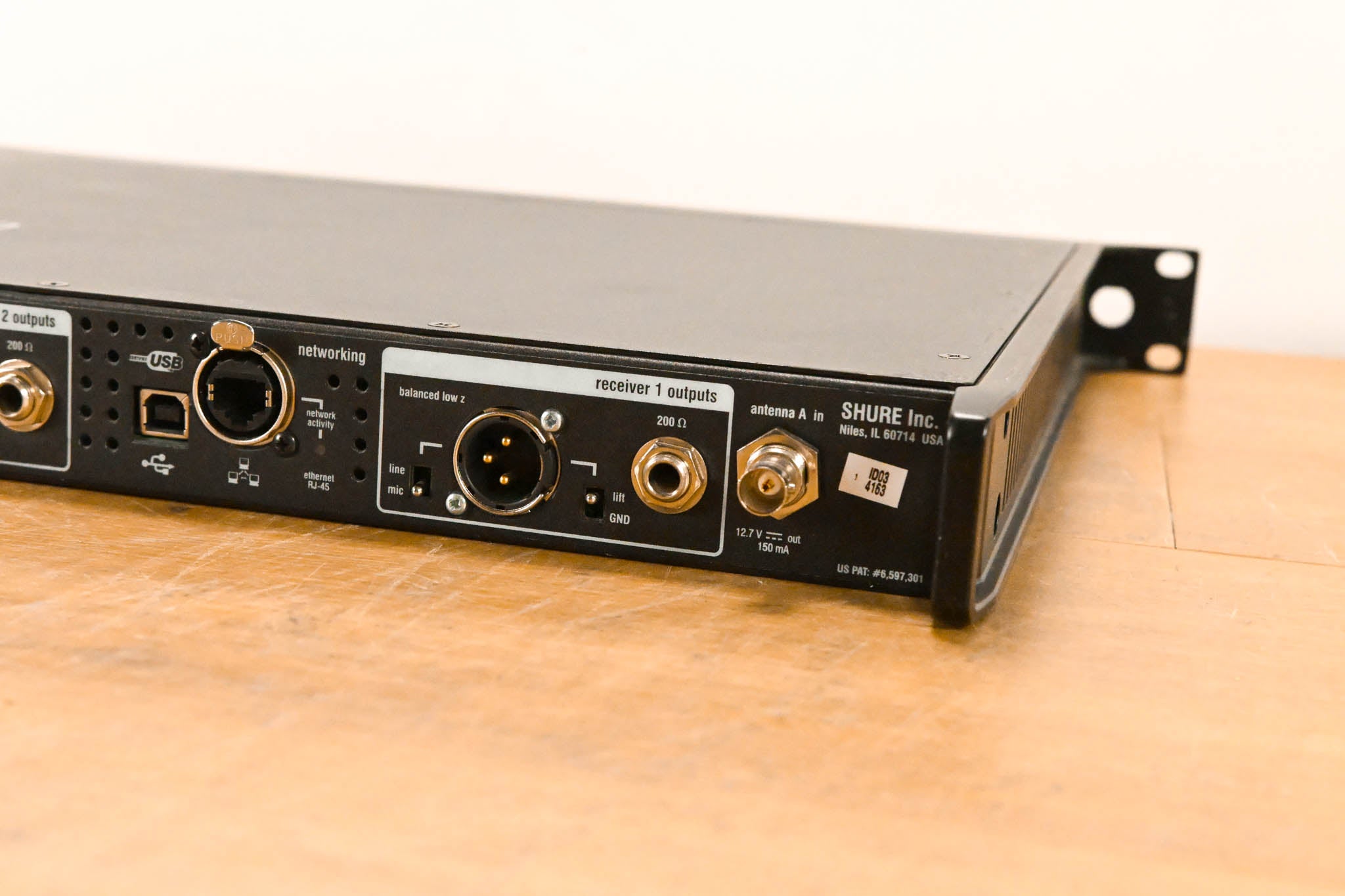 Shure UR4D Dual Wireless Receiver - G1 Band - 470-530 MHz