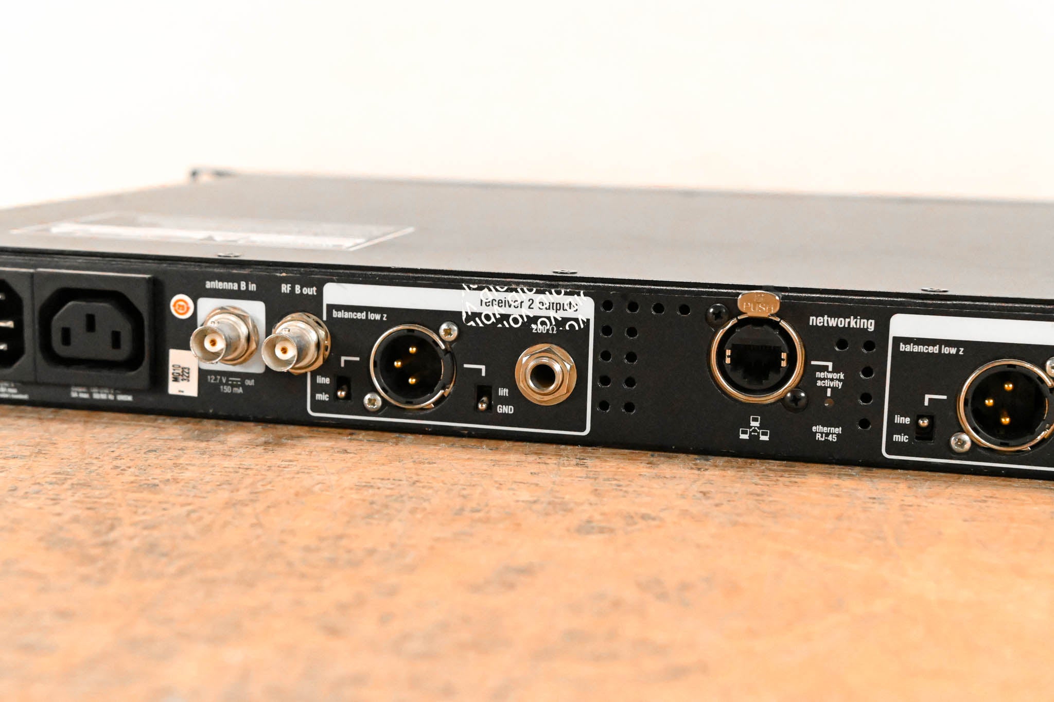 Shure UR4D+ Dual Wireless Receiver w/ two Bodypacks J5 Band: 578-638 MHz