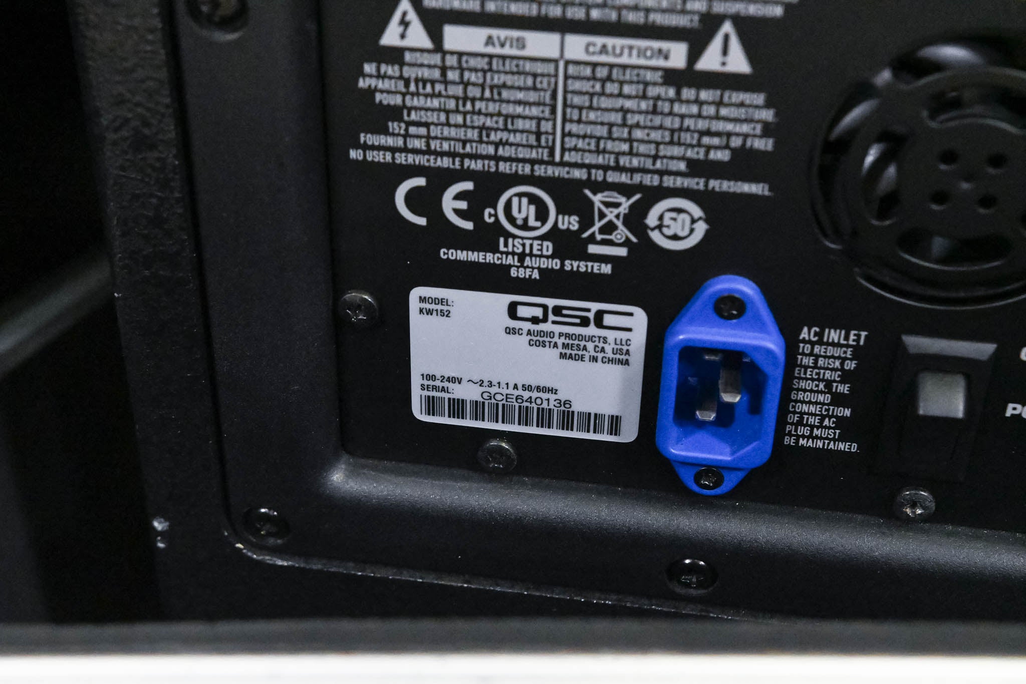 QSC KW152 Active 15" 2-Way Powered Speaker (PAIR) with Road Case