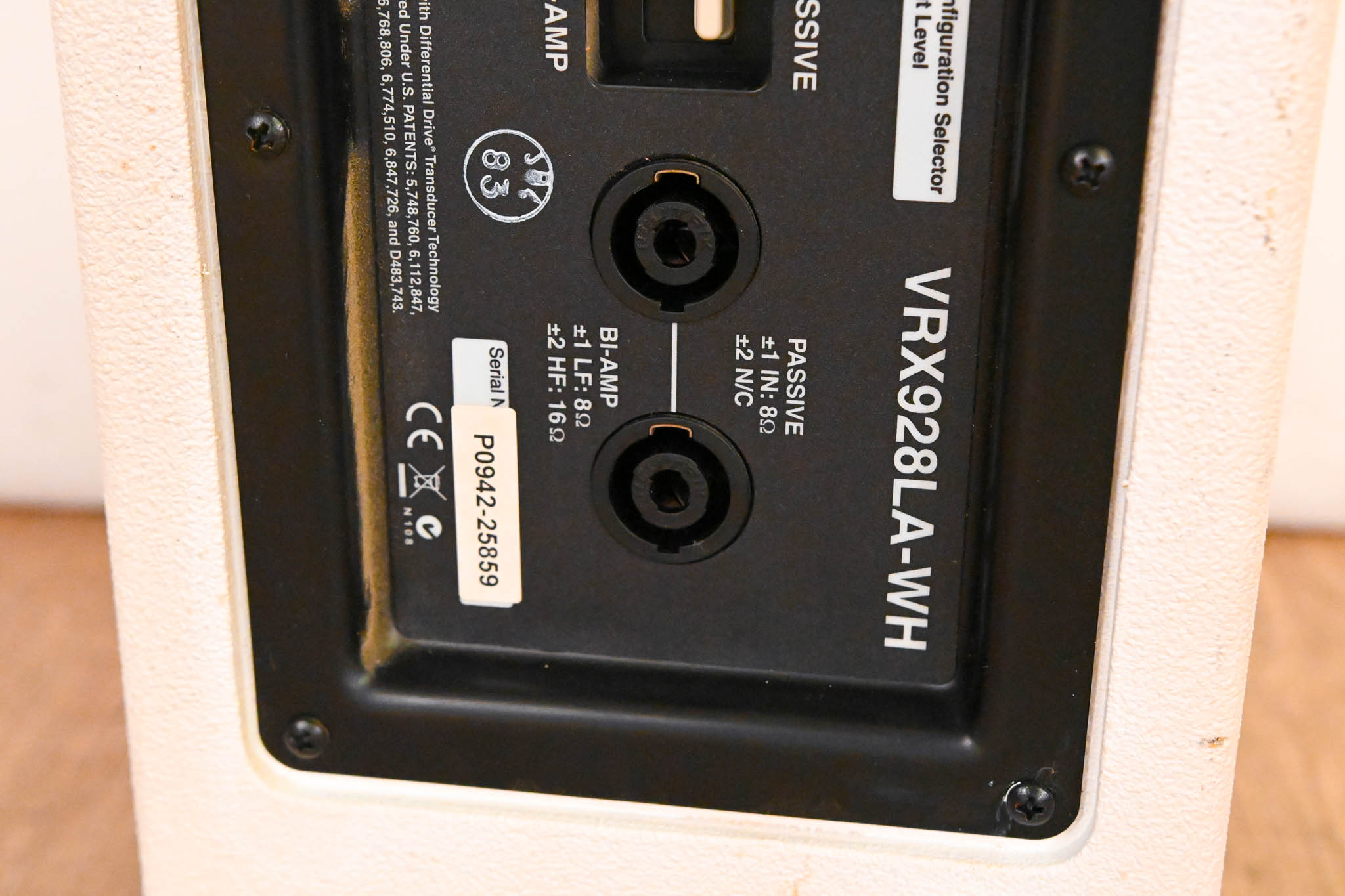 JBL VRX928LA-WH 8" Two-Way Line Array Loudspeaker System