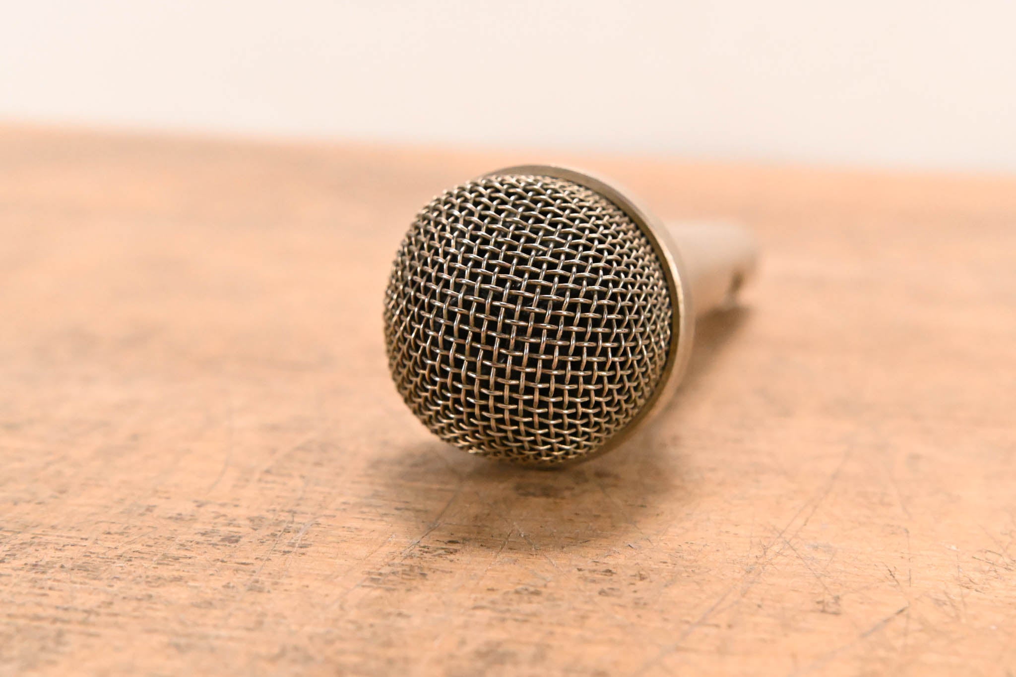 AKG D330BT Hypercardioid Dynamic Microphone