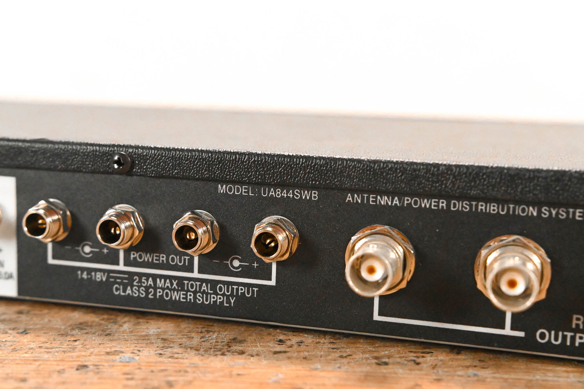 Shure UA844SWB Antenna Distribution System - 470-952 MHz NO POWER SUPPLY