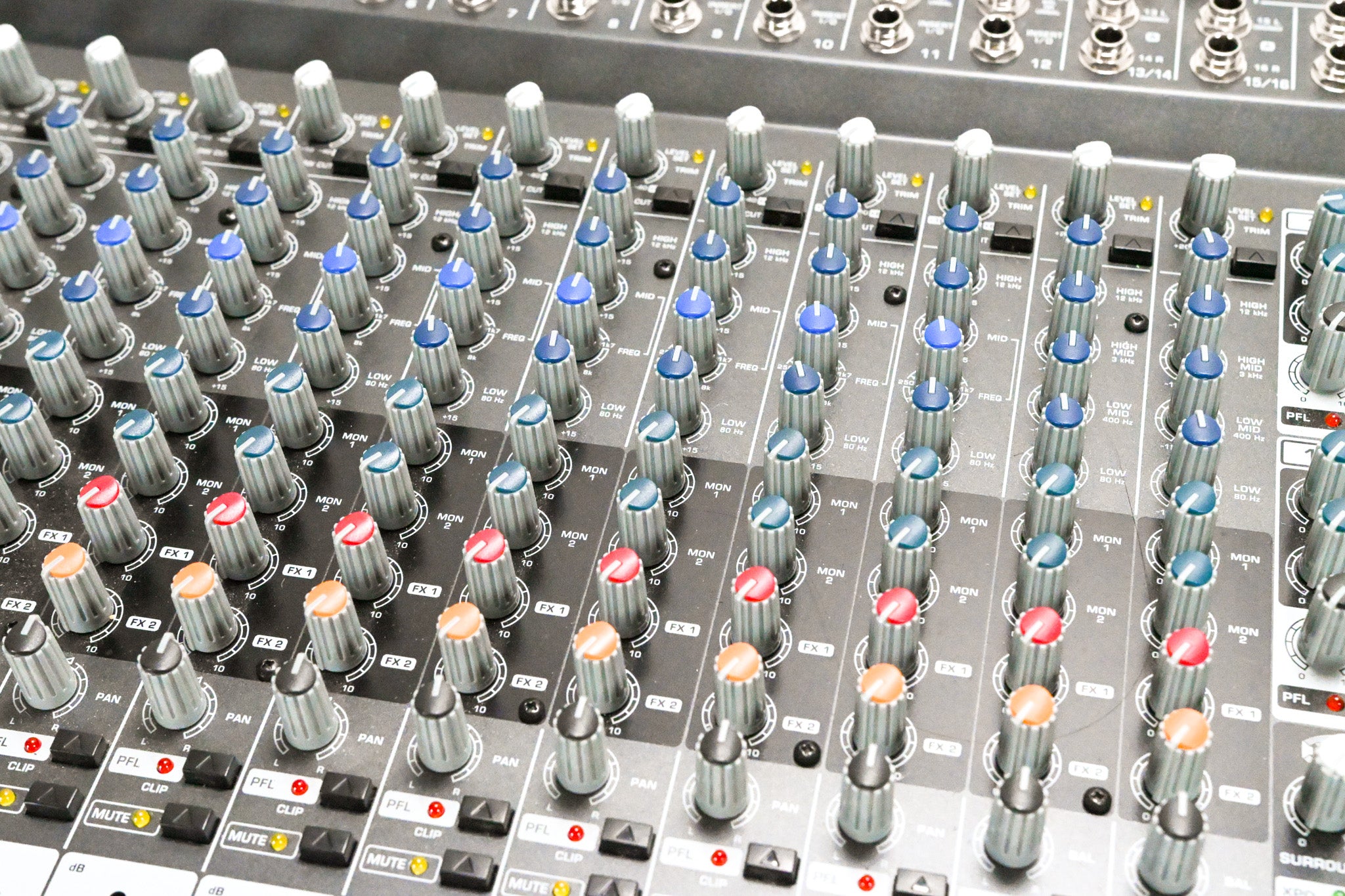 Behringer EuroPower PMP5000 1200W 20-Channel Powered Mixer