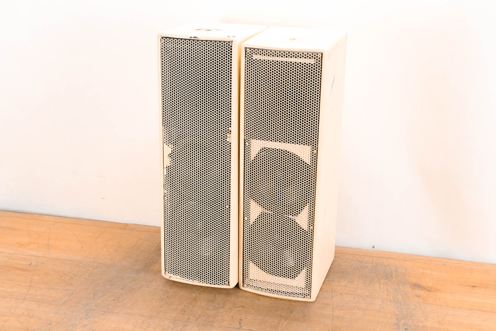 EAW UB52 Two-Way Full-Range Loudspeaker - White (PAIR)