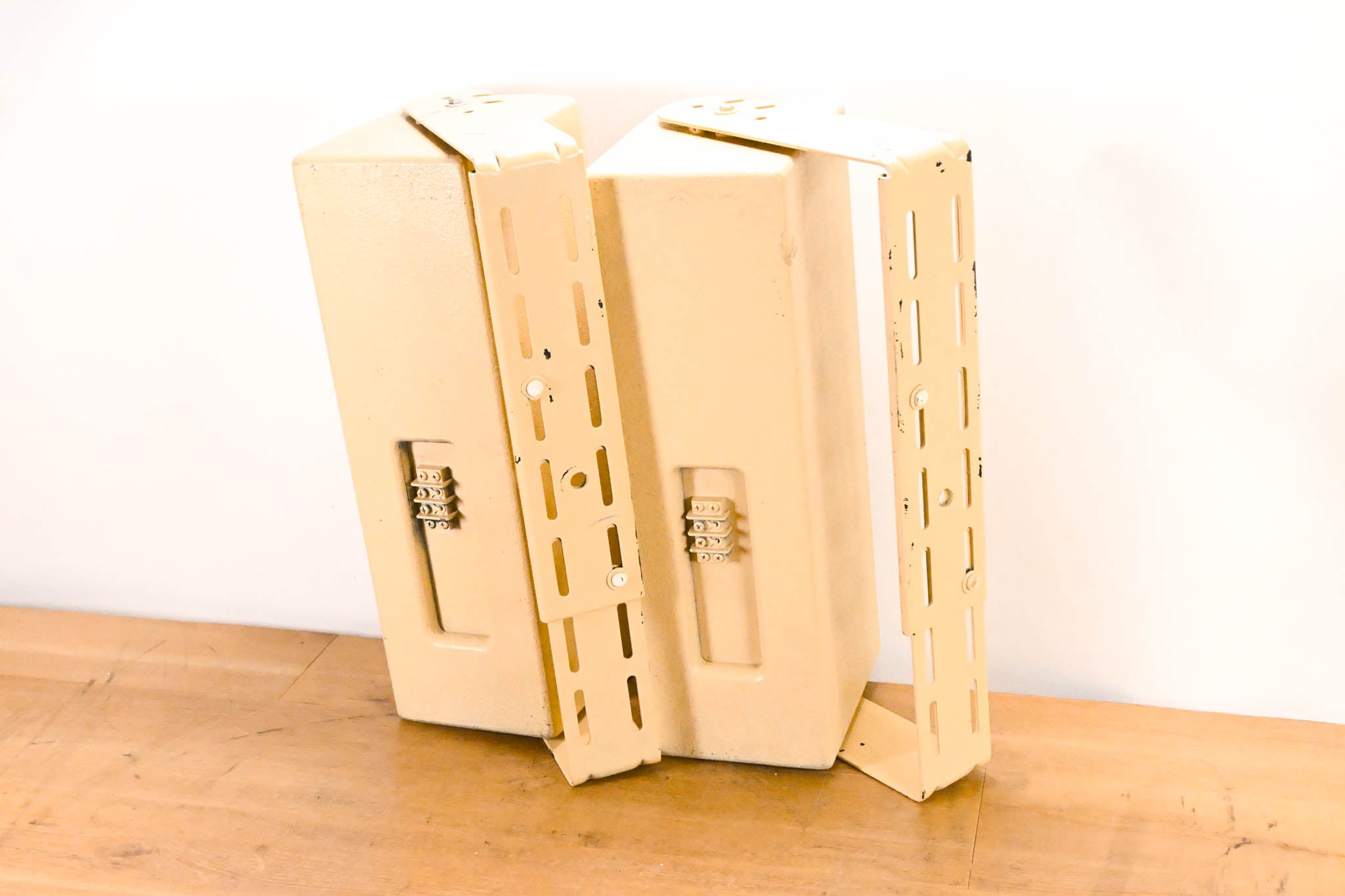 EAW UB52 Two-Way Full-Range Loudspeaker (PAIR)