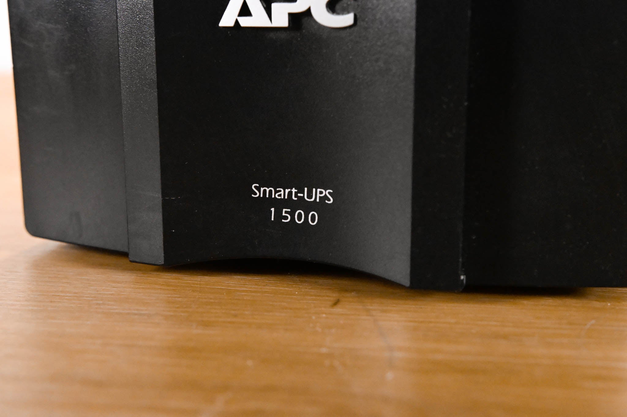 APC SMT1500US Smart-UPS 1500VA / 1000W Tower UPS Battery Backup w/ LCD
