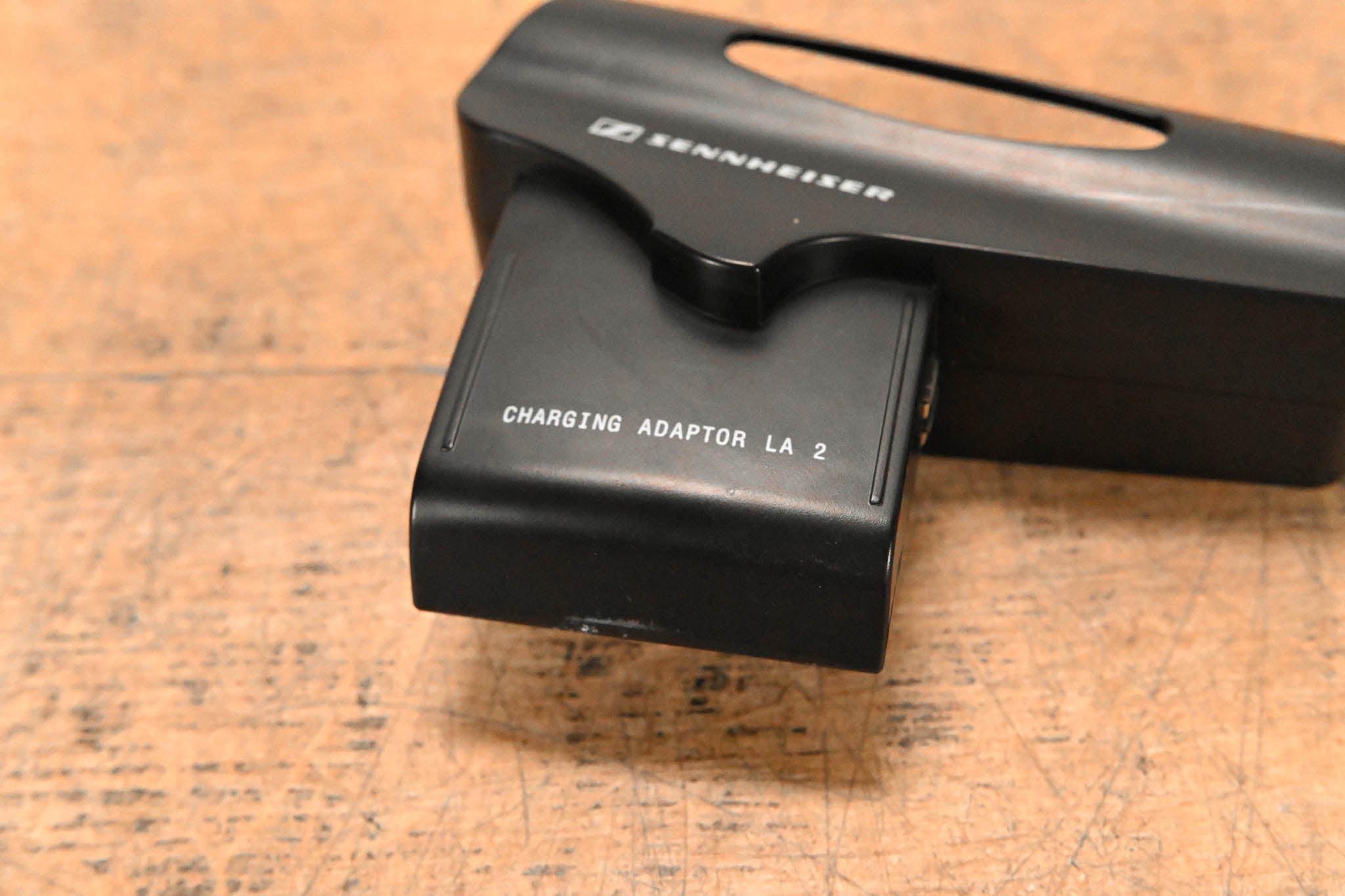 Sennheiser LA 2 Charging Adapter