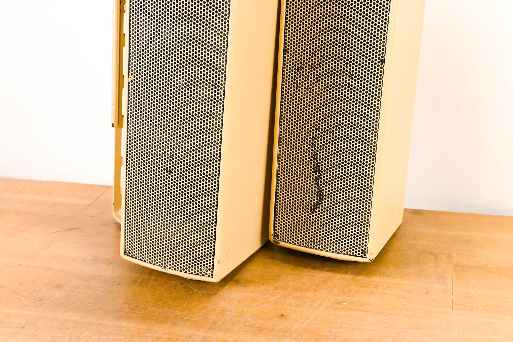 EAW UB52 Two-Way Full-Range Loudspeaker (PAIR)