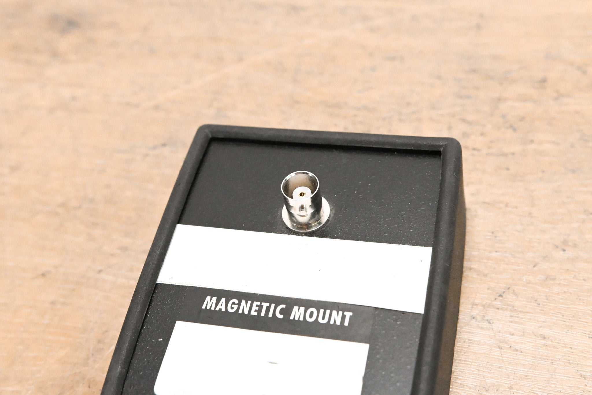 Radiall / Larsen BNC-BNC Magnet Mount