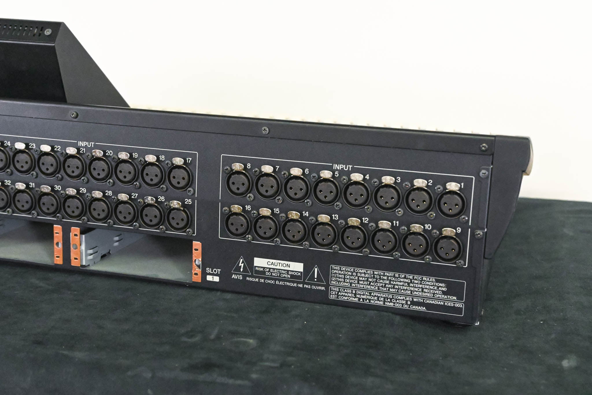 Yamaha LS9-32 32-Input Digital Mixing Console